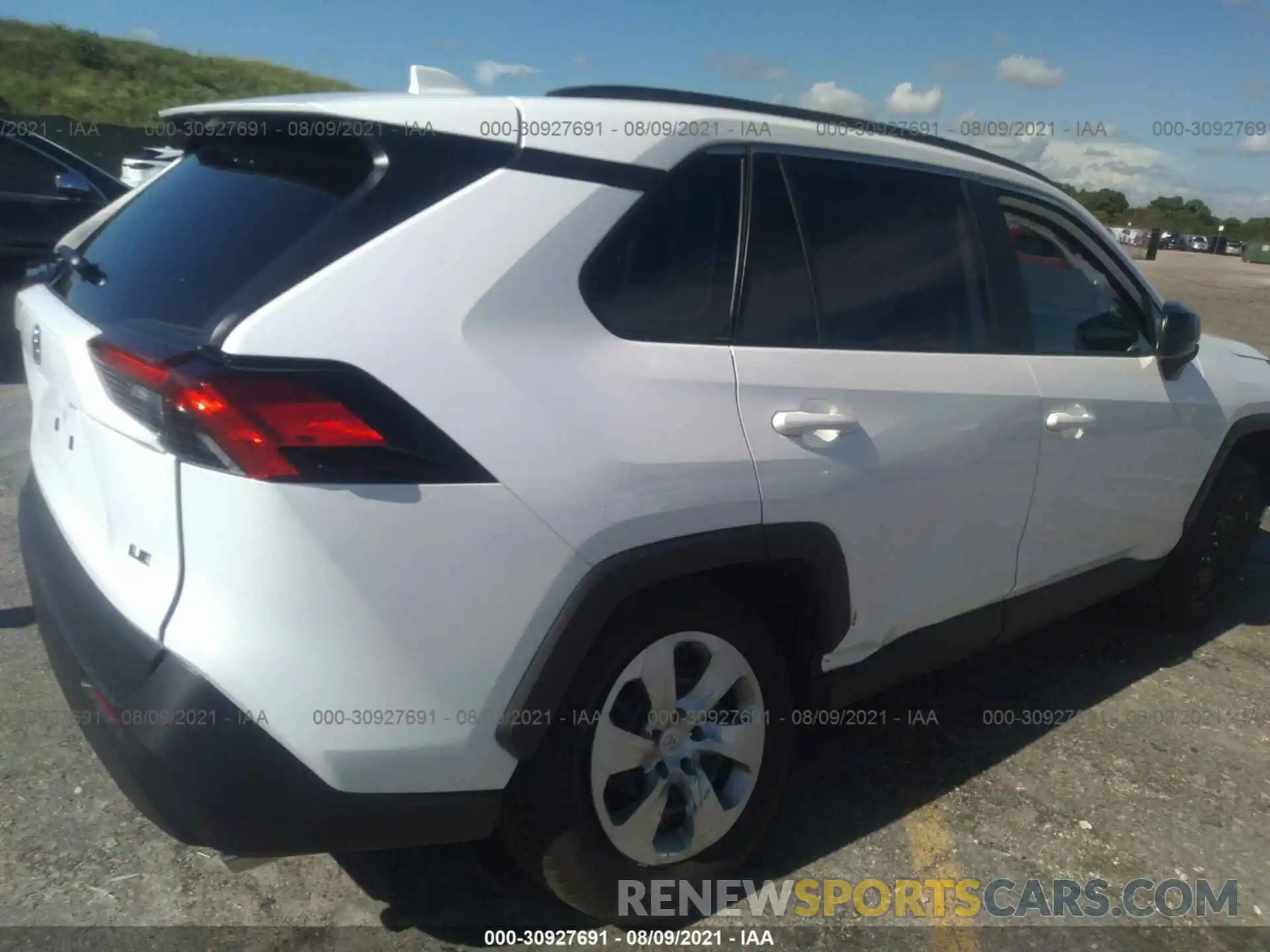 6 Photograph of a damaged car 2T3H1RFV8MC127413 TOYOTA RAV4 2021