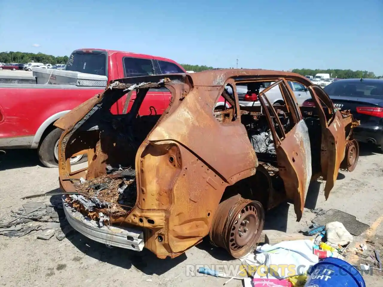 4 Photograph of a damaged car 2T3H1RFV8MC141330 TOYOTA RAV4 2021