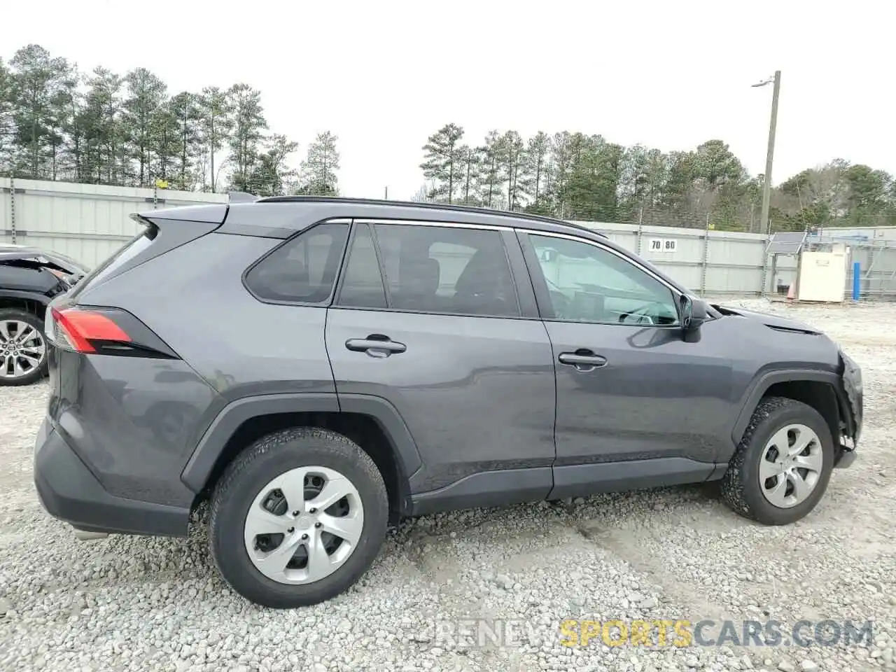 3 Photograph of a damaged car 2T3H1RFV8MW105863 TOYOTA RAV4 2021