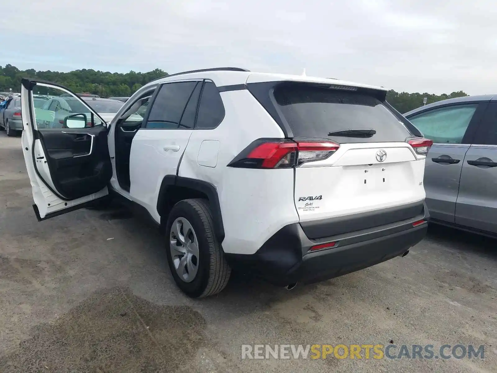 3 Photograph of a damaged car 2T3H1RFV8MW107449 TOYOTA RAV4 2021