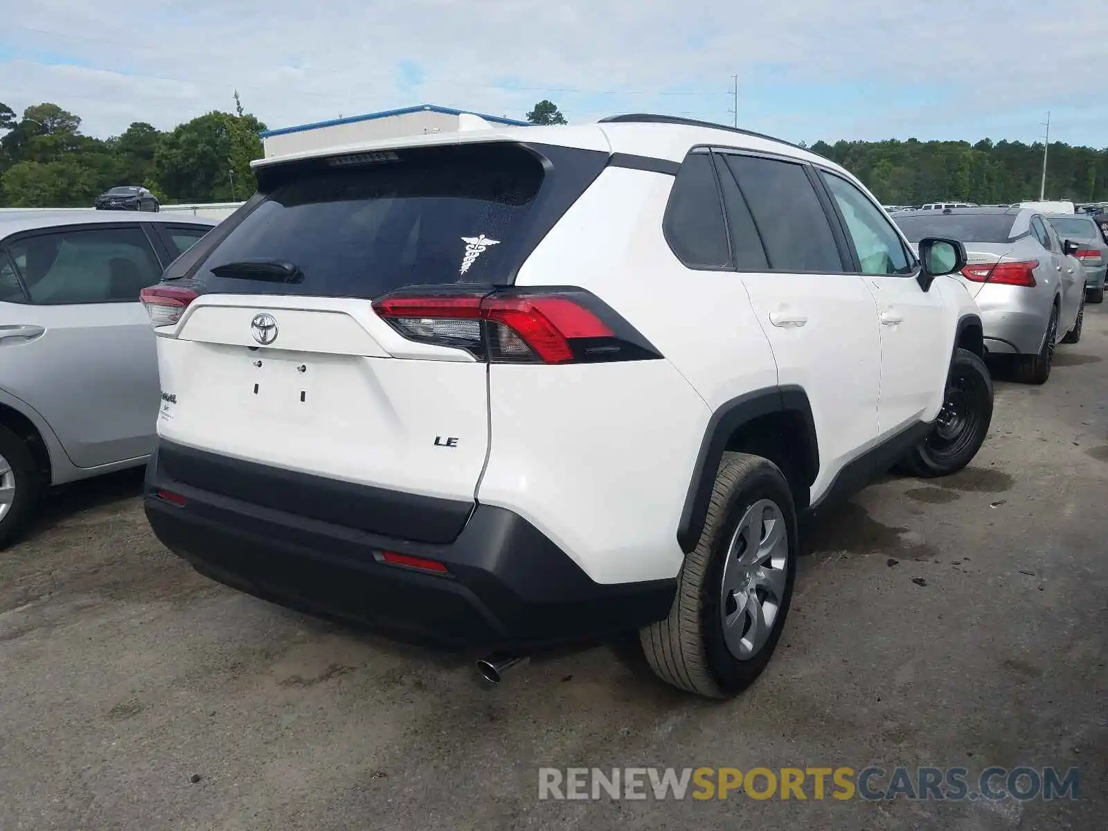 4 Photograph of a damaged car 2T3H1RFV8MW107449 TOYOTA RAV4 2021