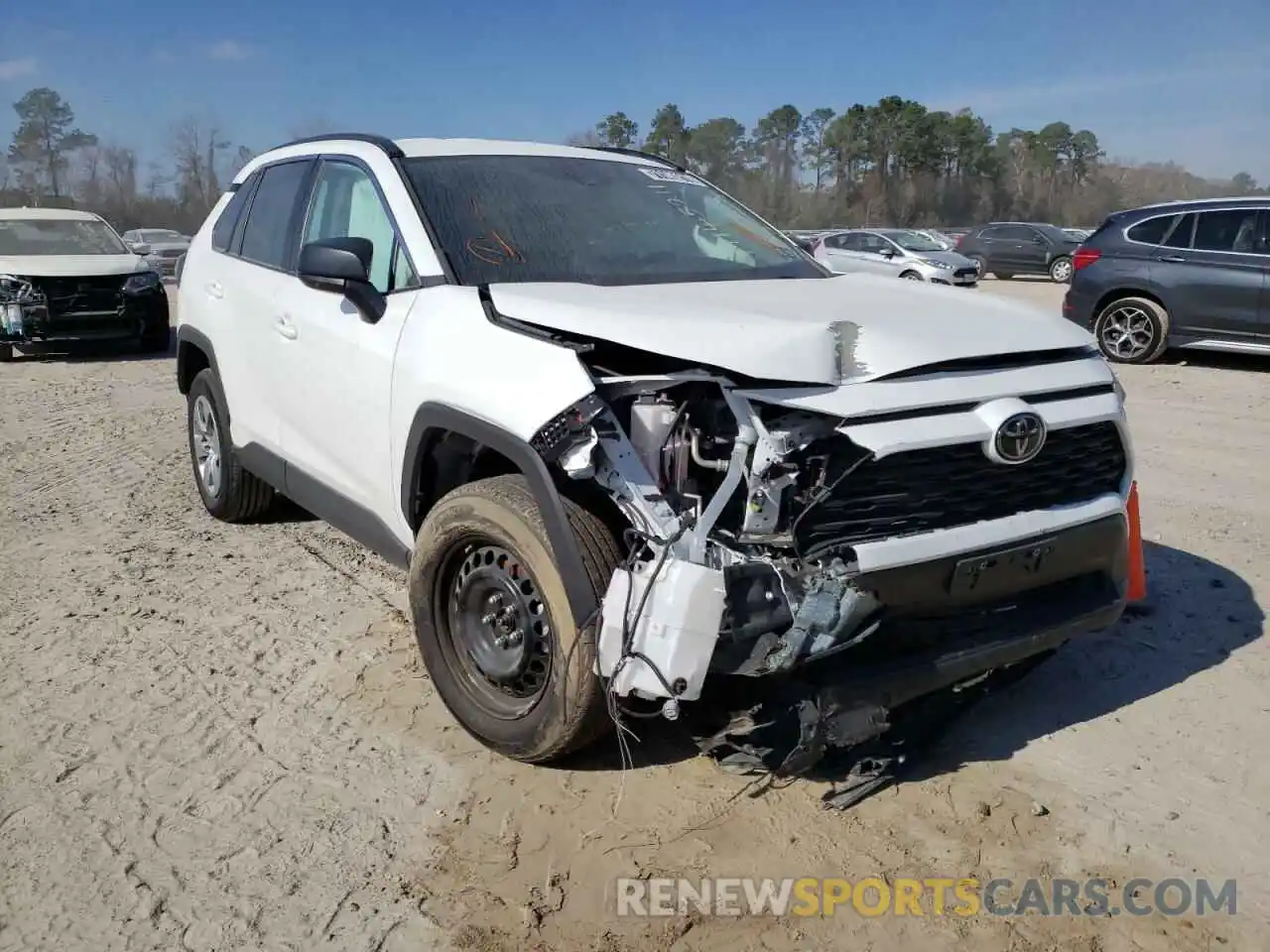 1 Photograph of a damaged car 2T3H1RFV8MW136241 TOYOTA RAV4 2021