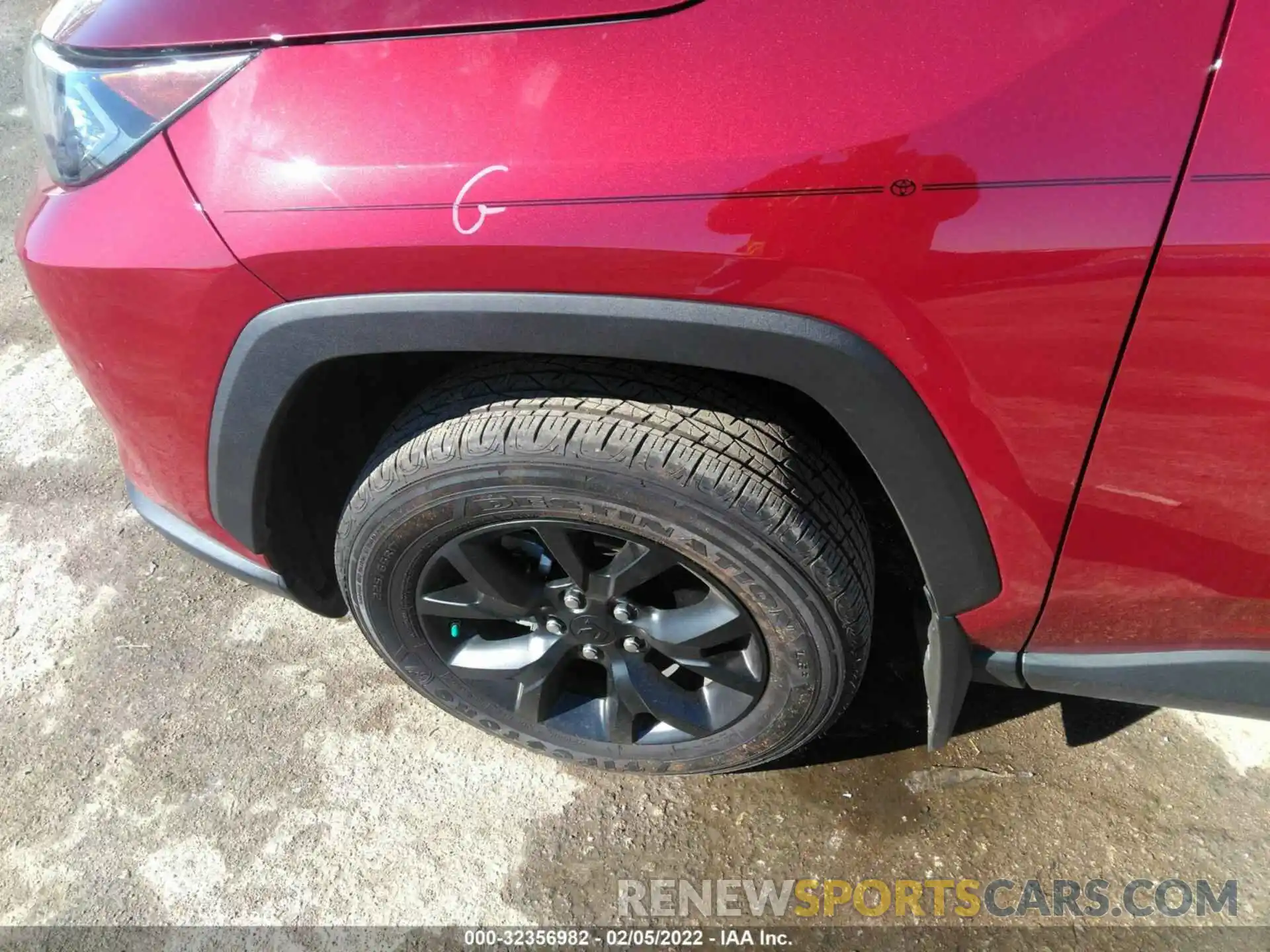 12 Photograph of a damaged car 2T3H1RFV8MW136837 TOYOTA RAV4 2021