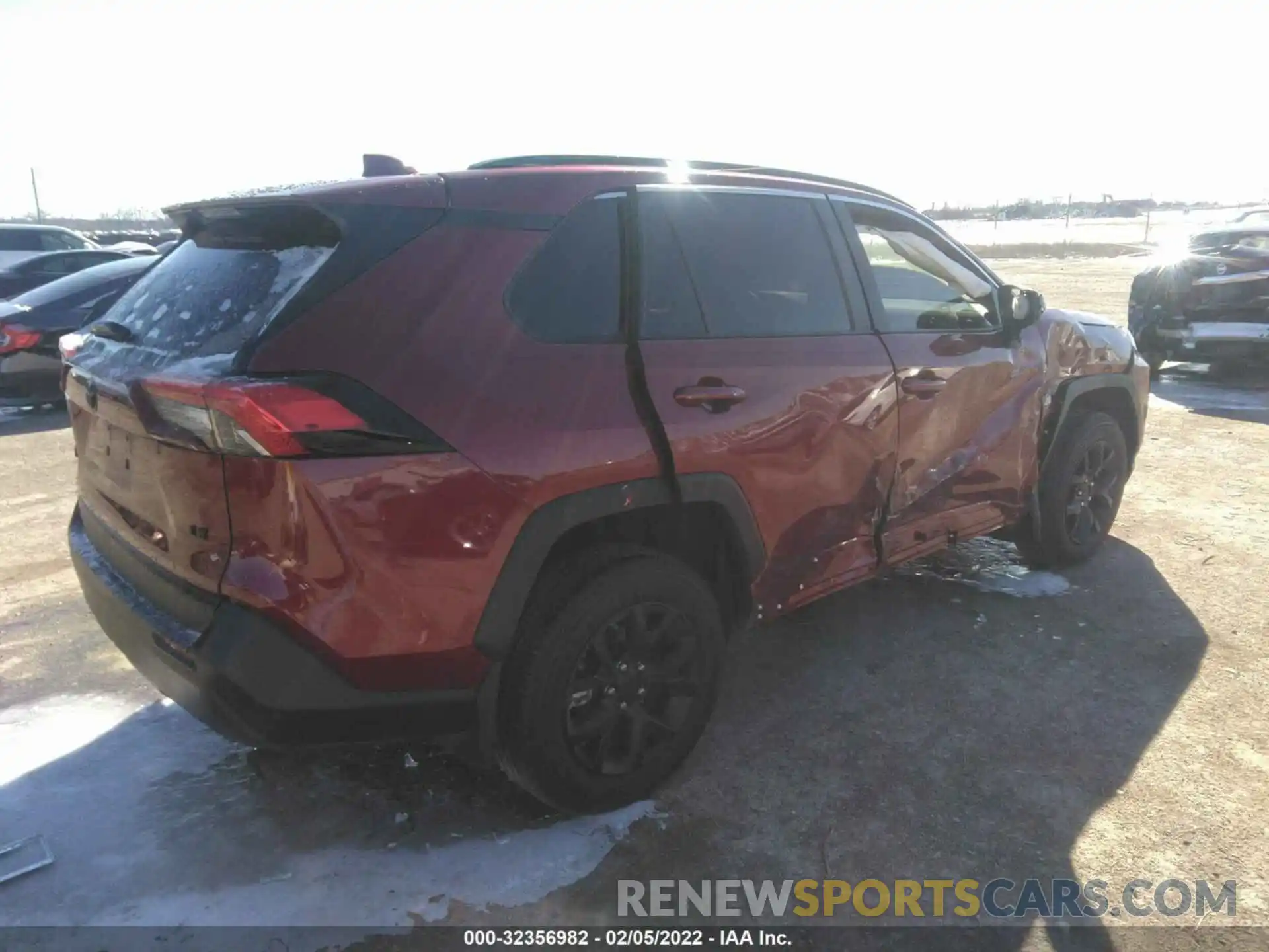 4 Photograph of a damaged car 2T3H1RFV8MW136837 TOYOTA RAV4 2021