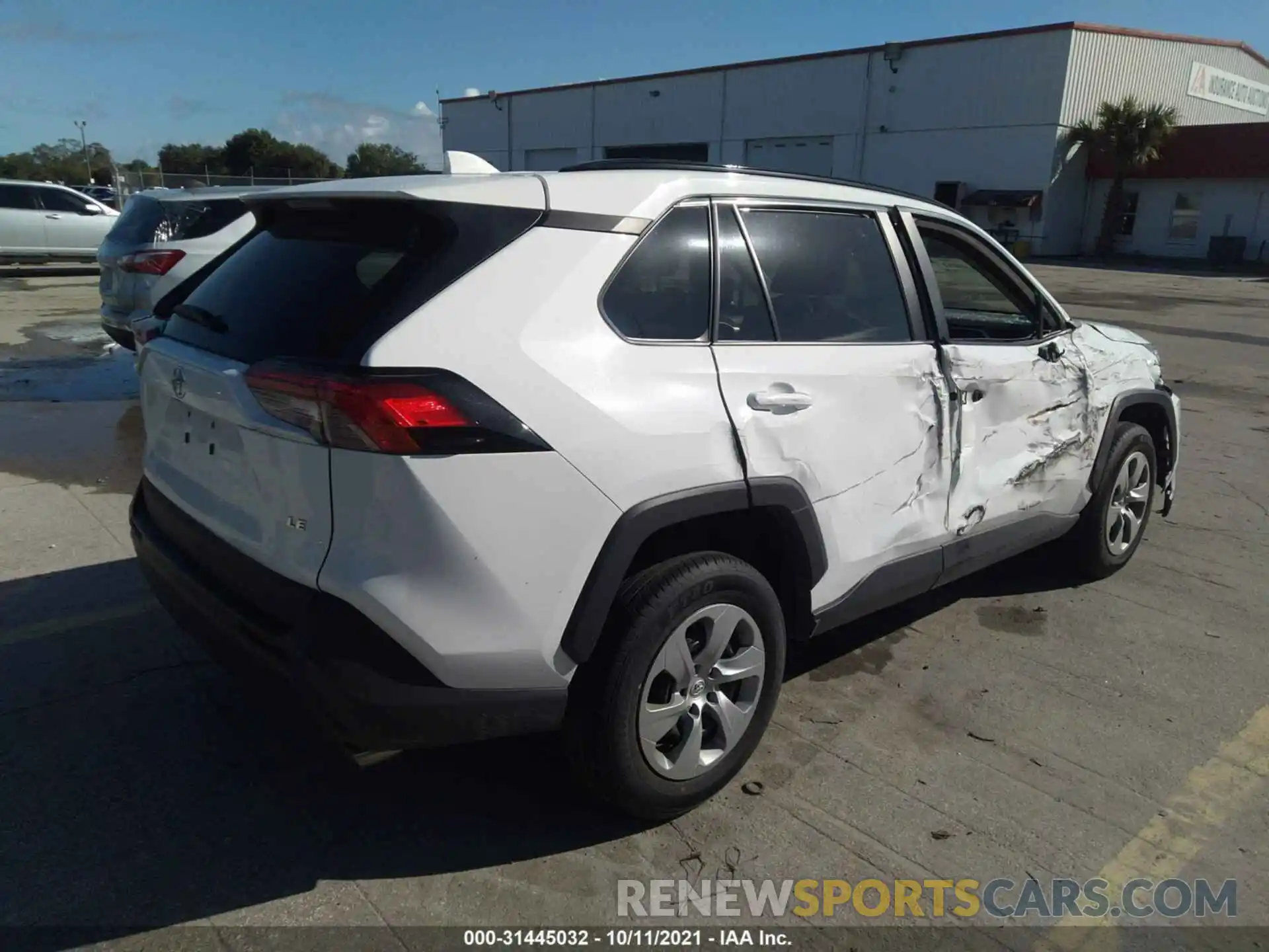 4 Photograph of a damaged car 2T3H1RFV8MW137552 TOYOTA RAV4 2021