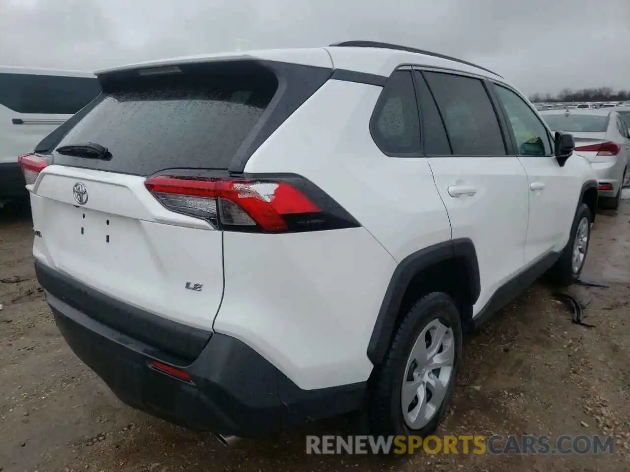 4 Photograph of a damaged car 2T3H1RFV8MW142198 TOYOTA RAV4 2021