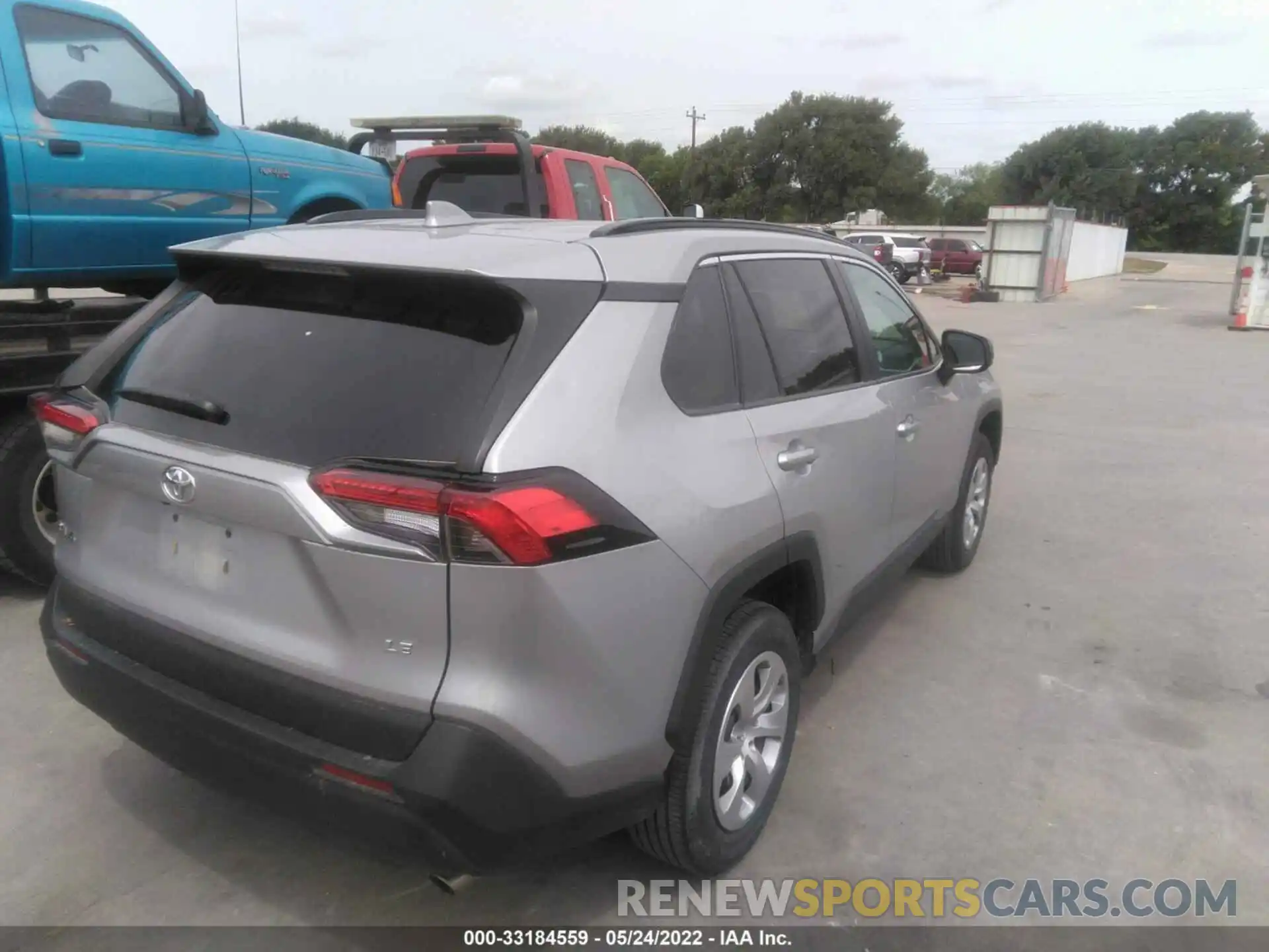 4 Photograph of a damaged car 2T3H1RFV8MW143061 TOYOTA RAV4 2021