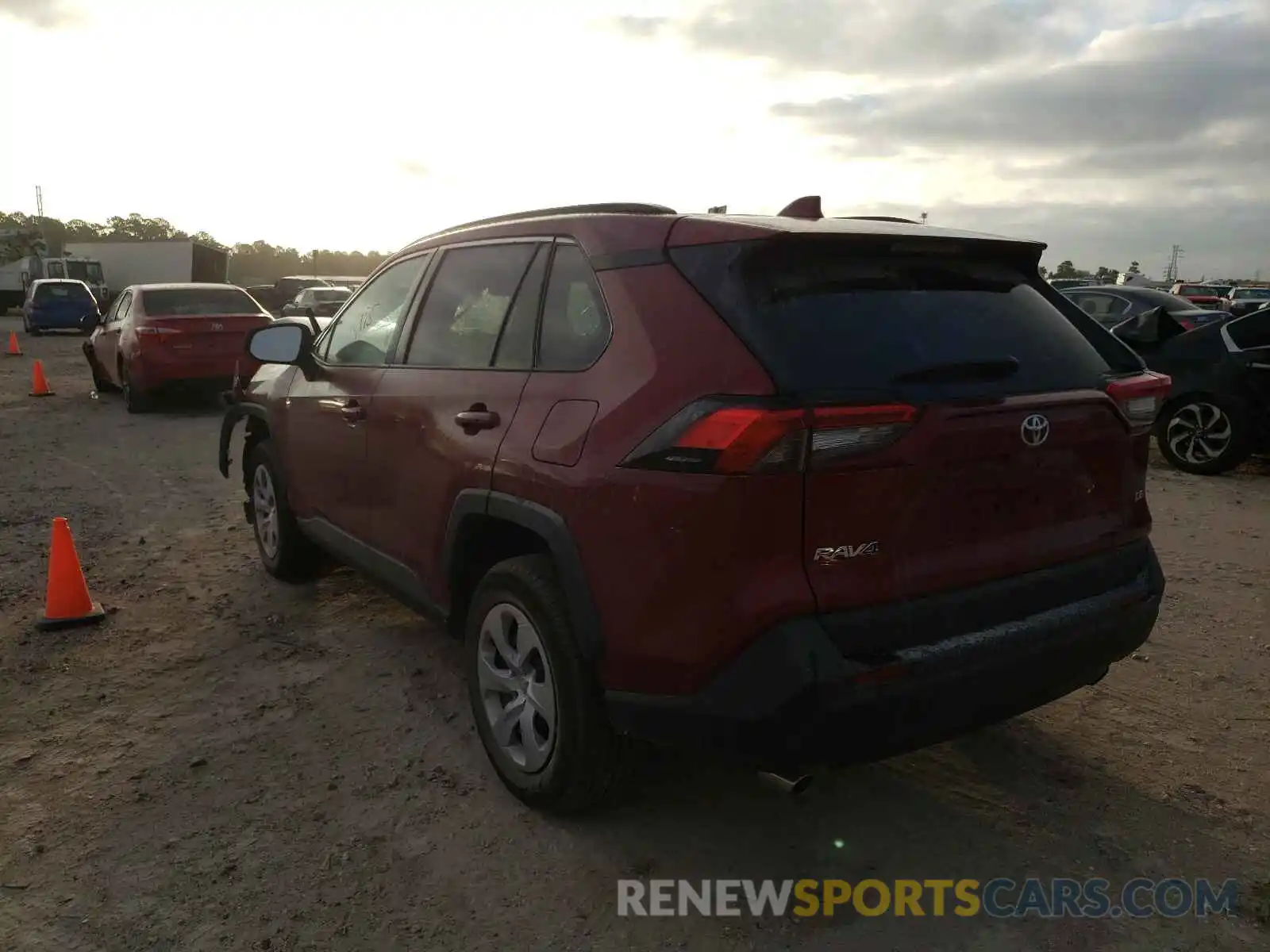 3 Photograph of a damaged car 2T3H1RFV8MW143870 TOYOTA RAV4 2021