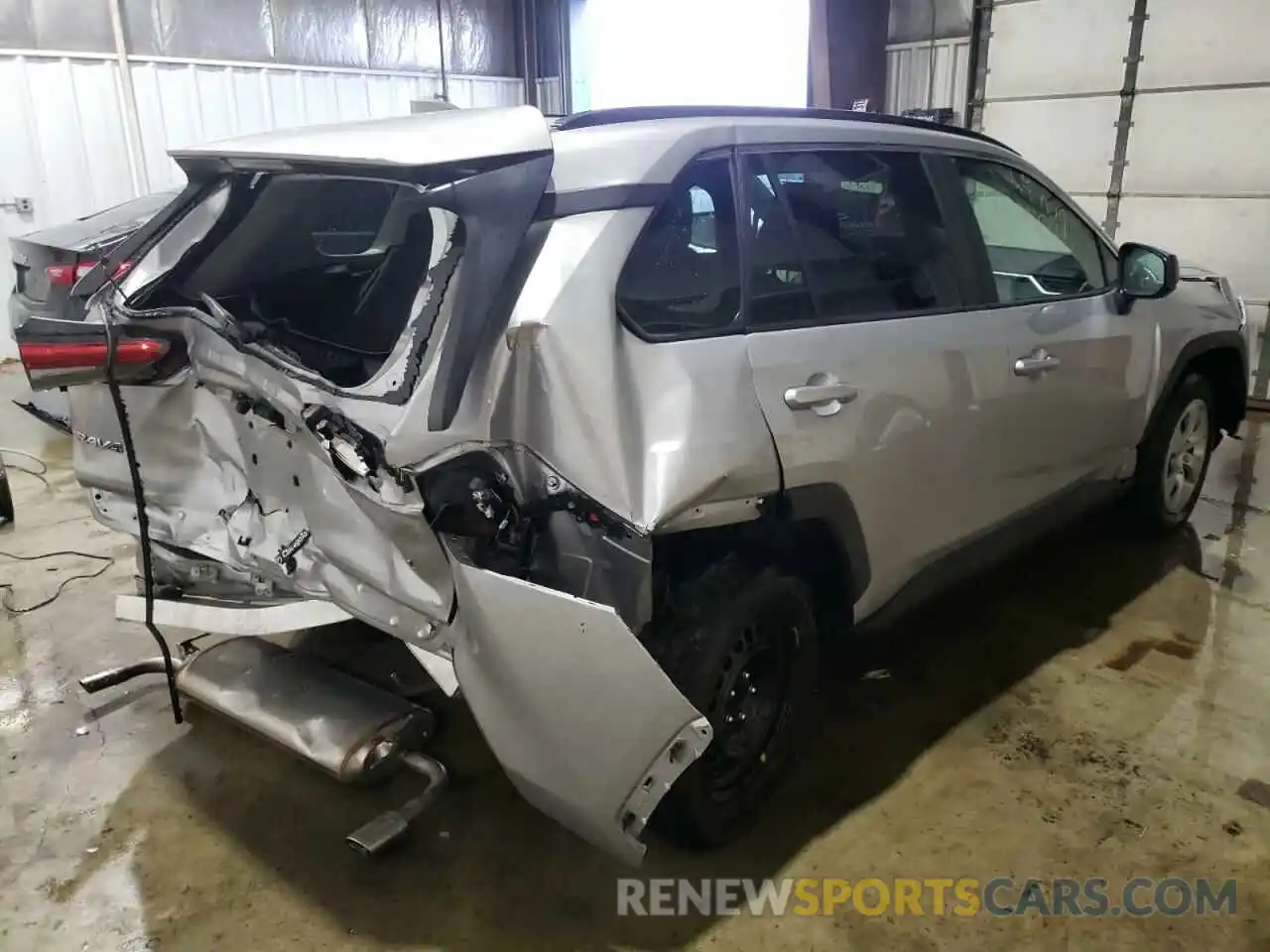 4 Photograph of a damaged car 2T3H1RFV8MW146235 TOYOTA RAV4 2021