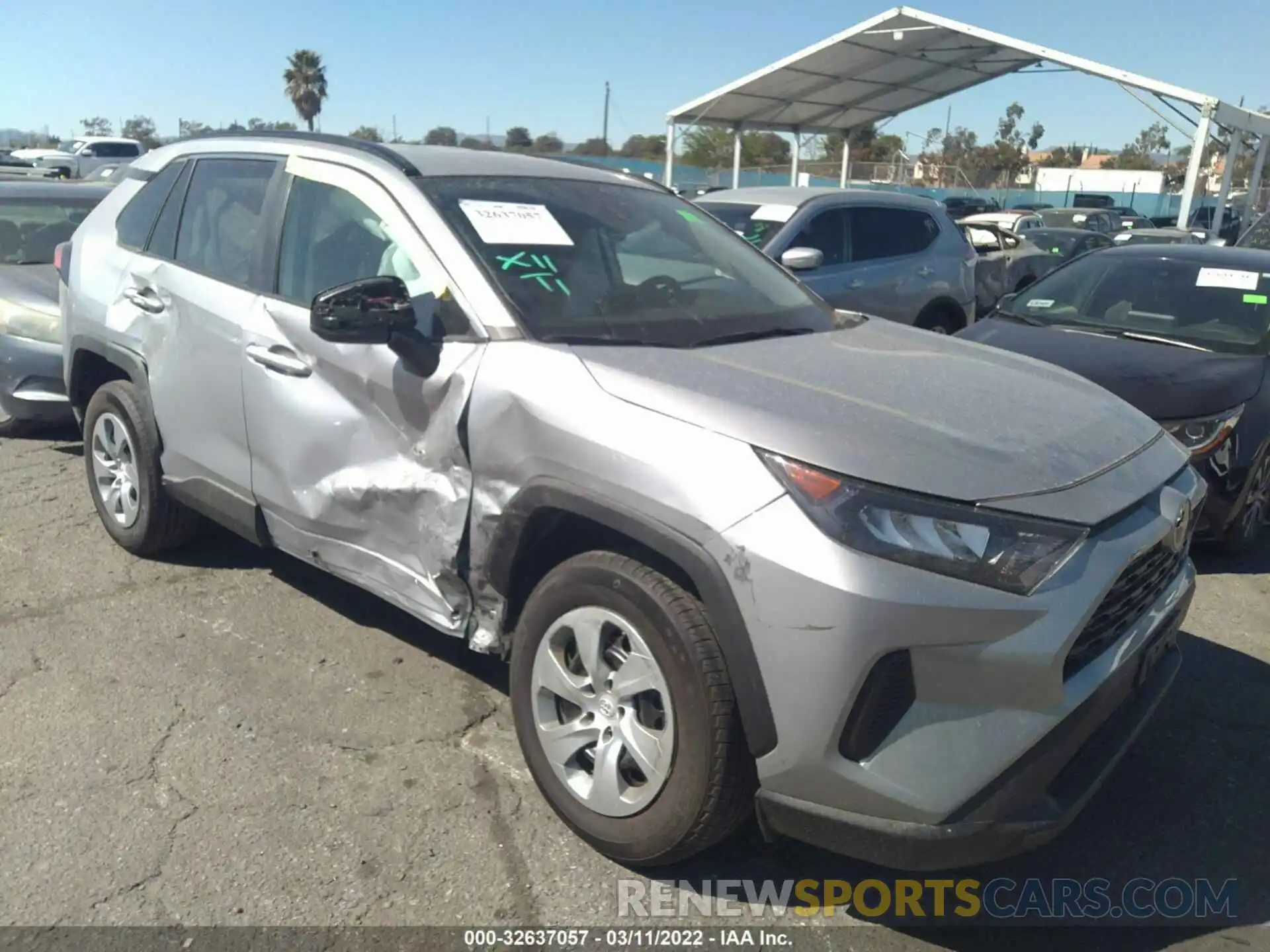 1 Photograph of a damaged car 2T3H1RFV8MW147319 TOYOTA RAV4 2021