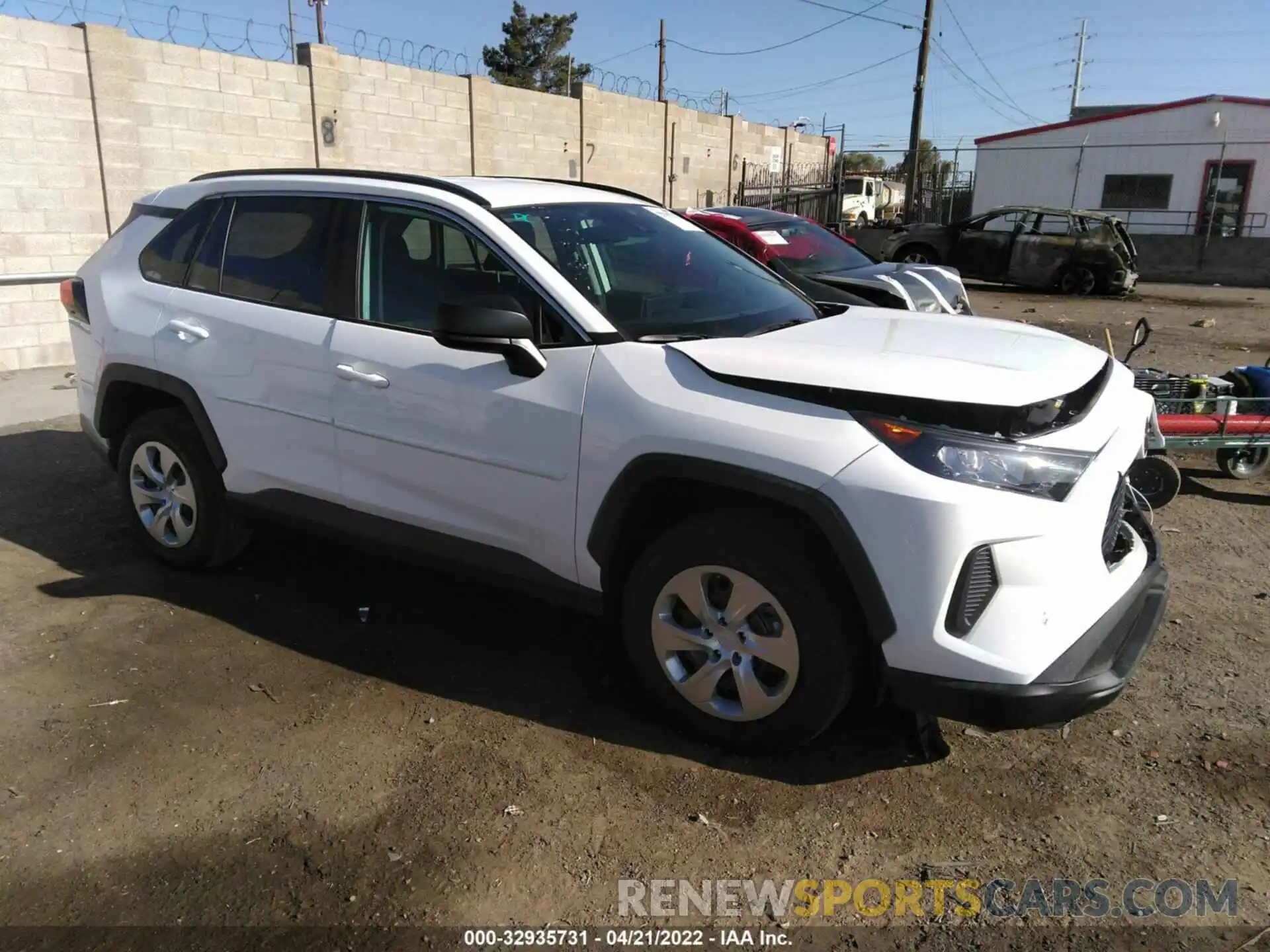 1 Photograph of a damaged car 2T3H1RFV8MW175959 TOYOTA RAV4 2021