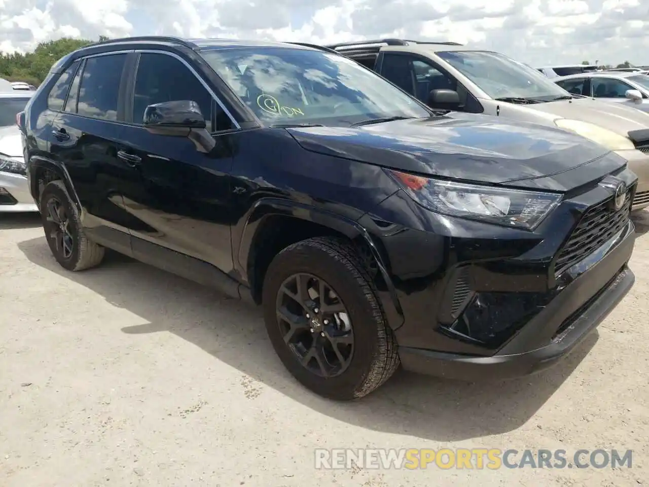 1 Photograph of a damaged car 2T3H1RFV8MW184130 TOYOTA RAV4 2021