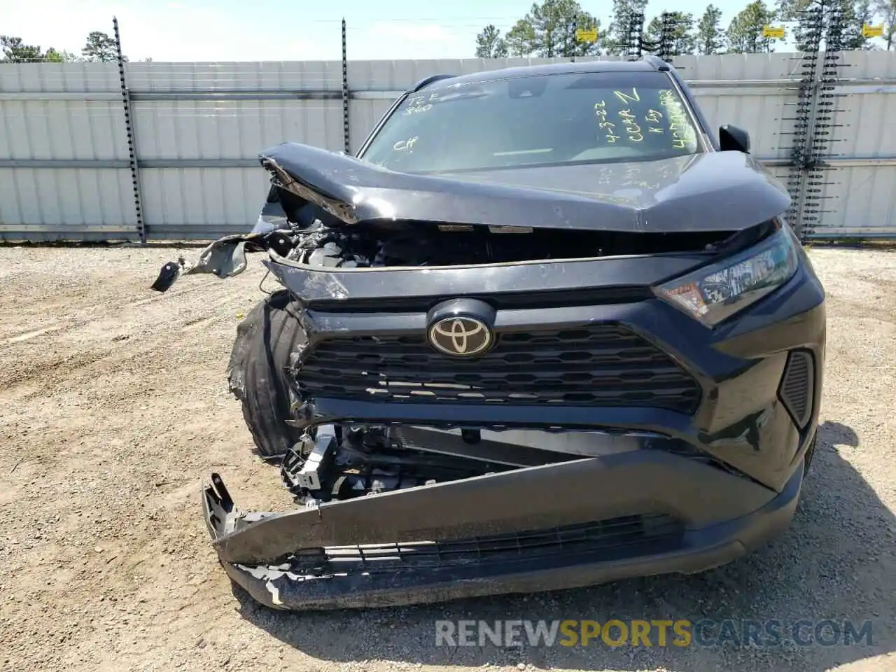 9 Photograph of a damaged car 2T3H1RFV9MC111172 TOYOTA RAV4 2021