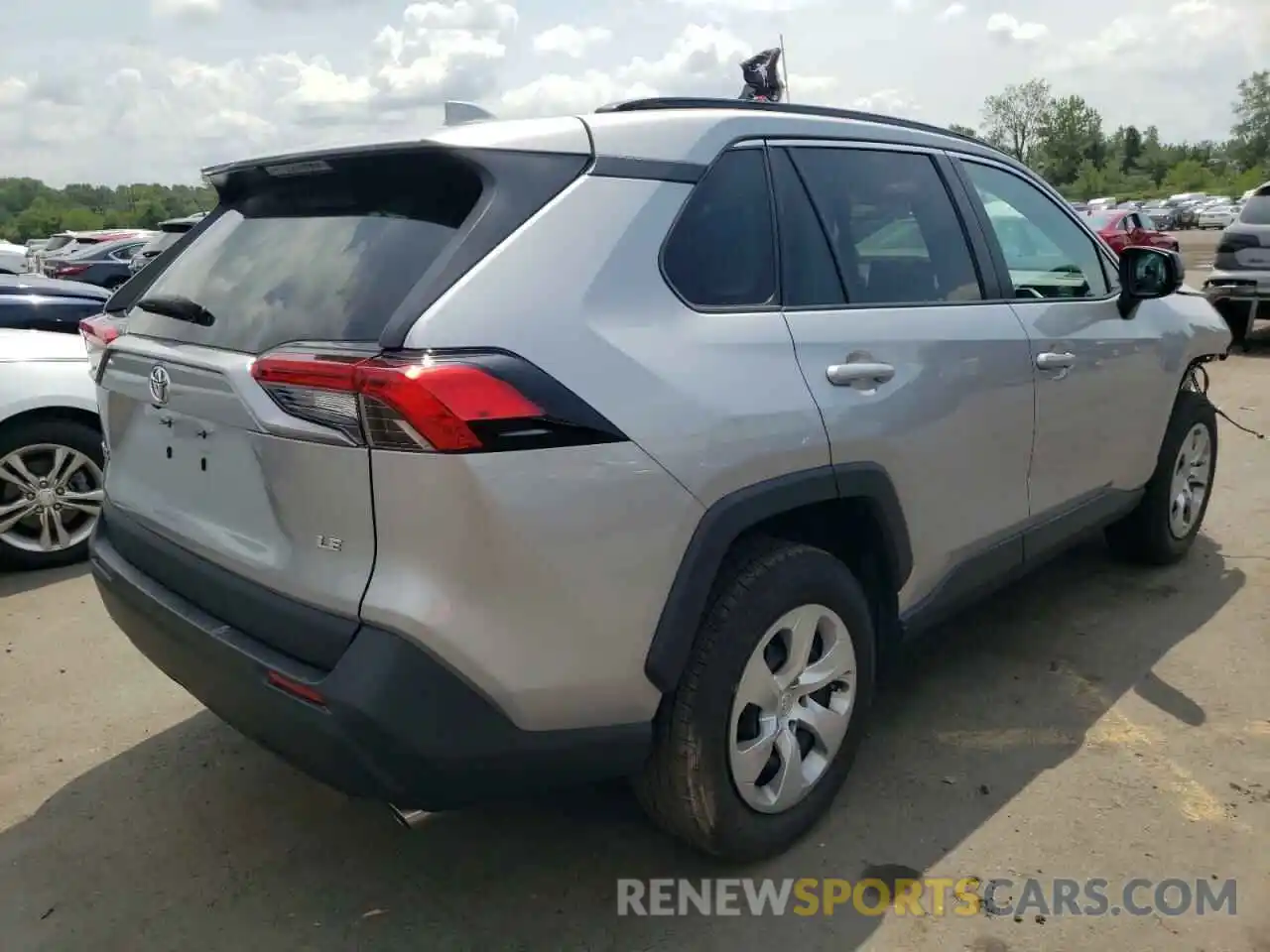 4 Photograph of a damaged car 2T3H1RFV9MC132975 TOYOTA RAV4 2021