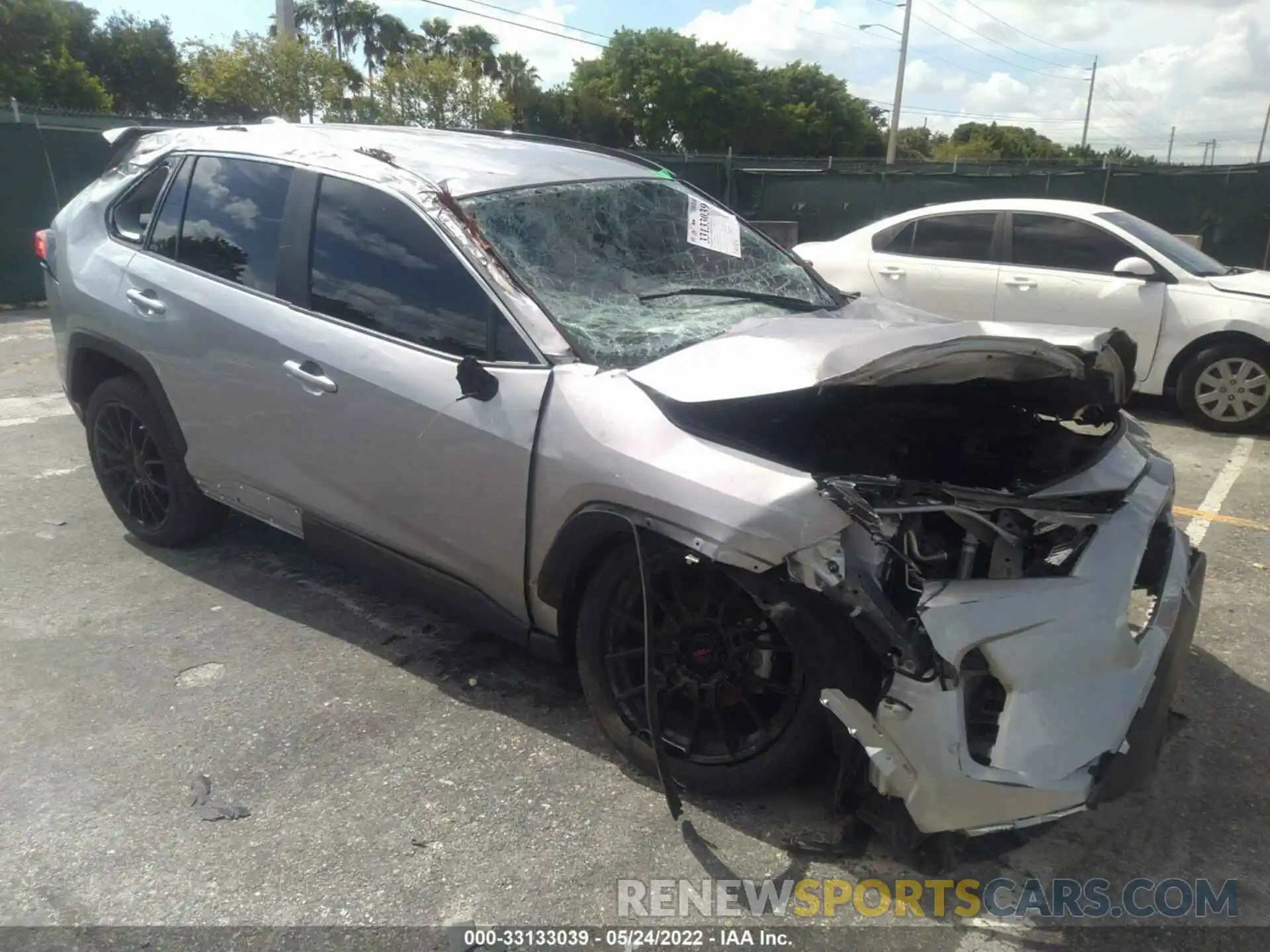 1 Photograph of a damaged car 2T3H1RFV9MC152143 TOYOTA RAV4 2021