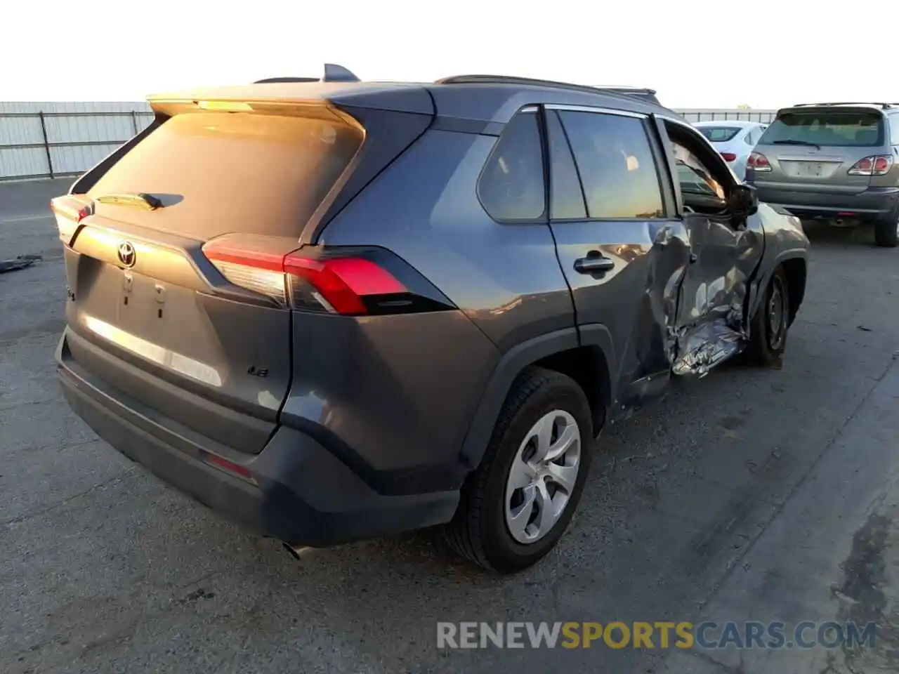 4 Photograph of a damaged car 2T3H1RFV9MC157178 TOYOTA RAV4 2021