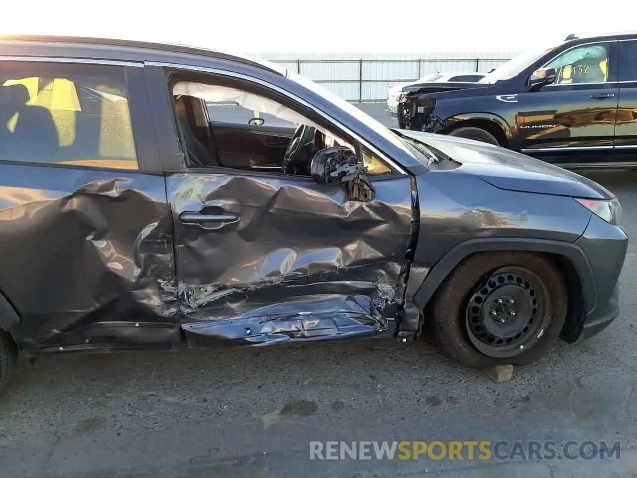 9 Photograph of a damaged car 2T3H1RFV9MC157178 TOYOTA RAV4 2021