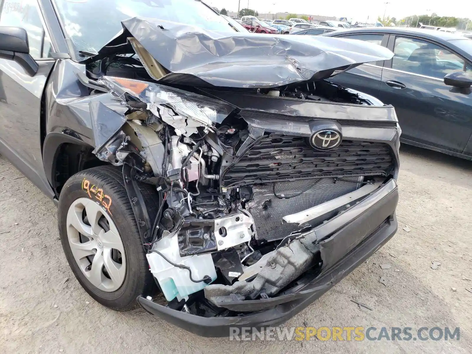 9 Photograph of a damaged car 2T3H1RFV9MW105032 TOYOTA RAV4 2021