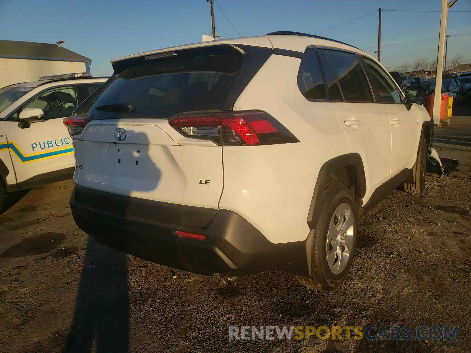 4 Photograph of a damaged car 2T3H1RFV9MW112563 TOYOTA RAV4 2021