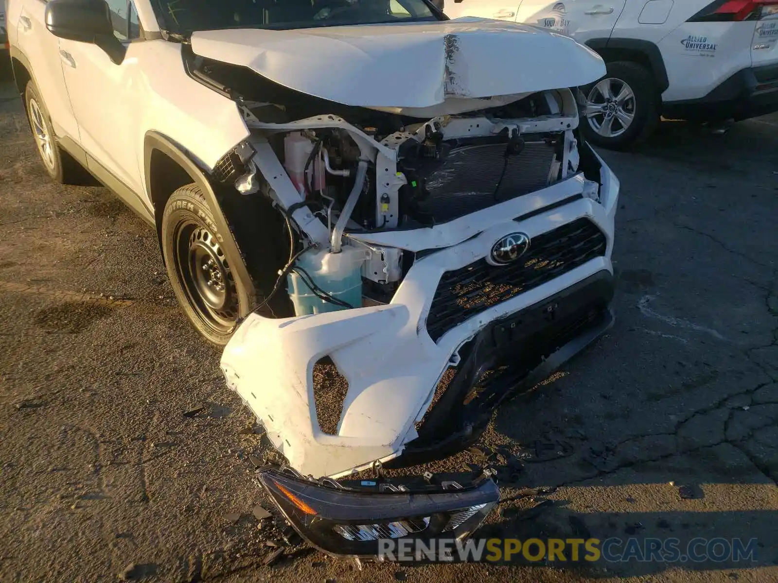 9 Photograph of a damaged car 2T3H1RFV9MW112563 TOYOTA RAV4 2021