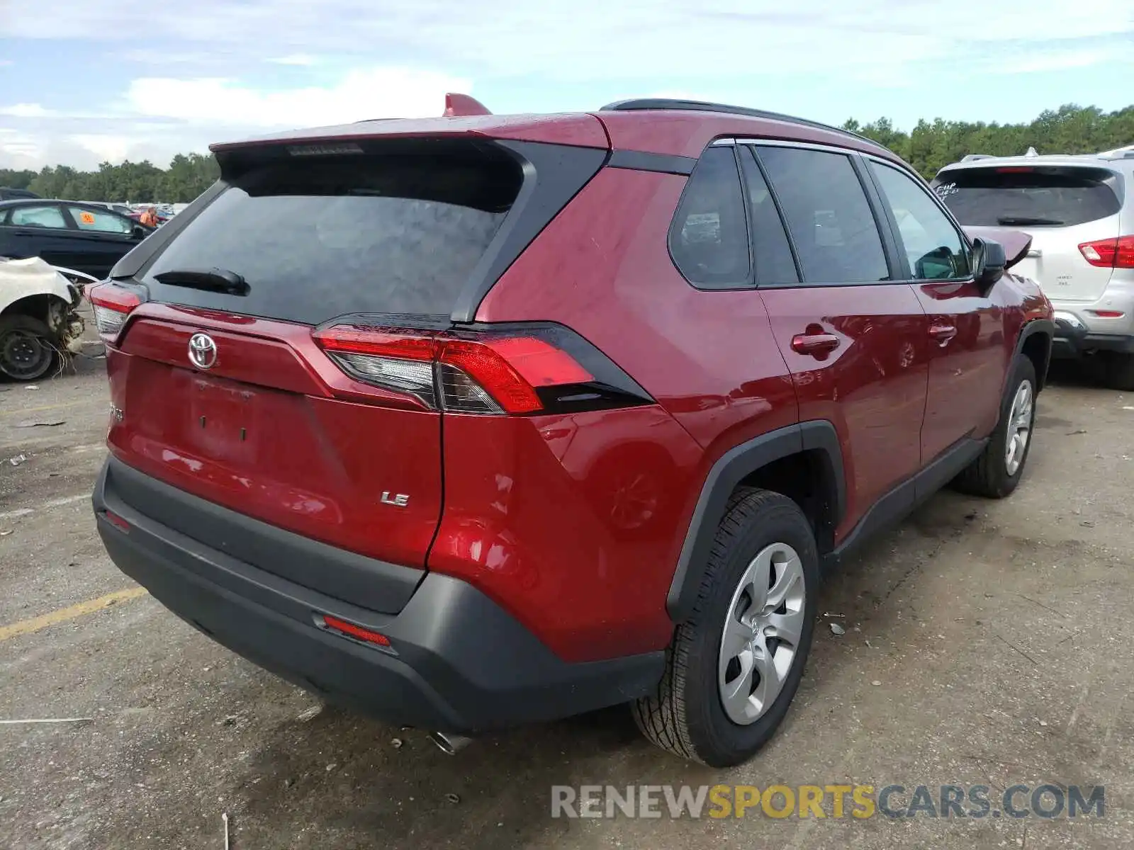 4 Photograph of a damaged car 2T3H1RFV9MW128813 TOYOTA RAV4 2021