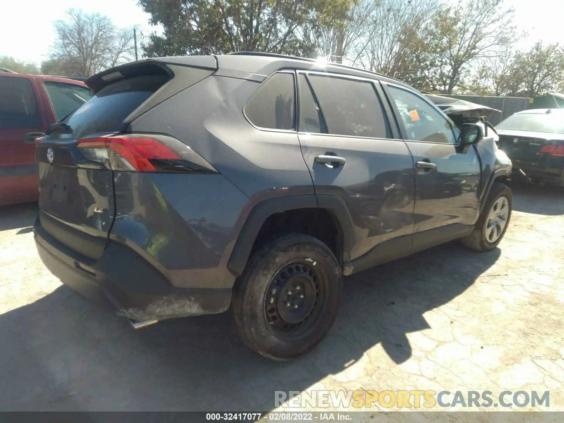 4 Photograph of a damaged car 2T3H1RFV9MW129380 TOYOTA RAV4 2021