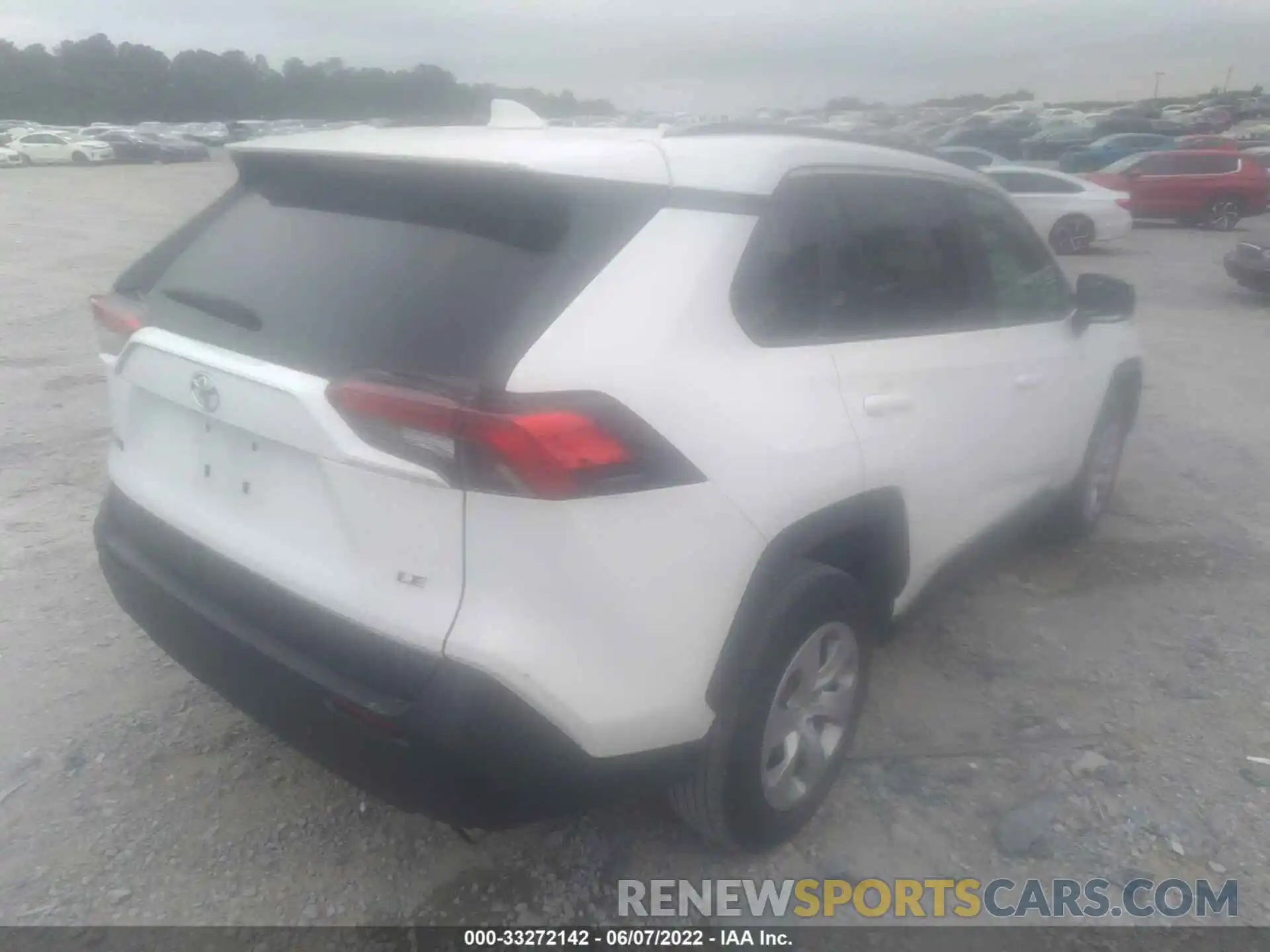 4 Photograph of a damaged car 2T3H1RFV9MW136183 TOYOTA RAV4 2021