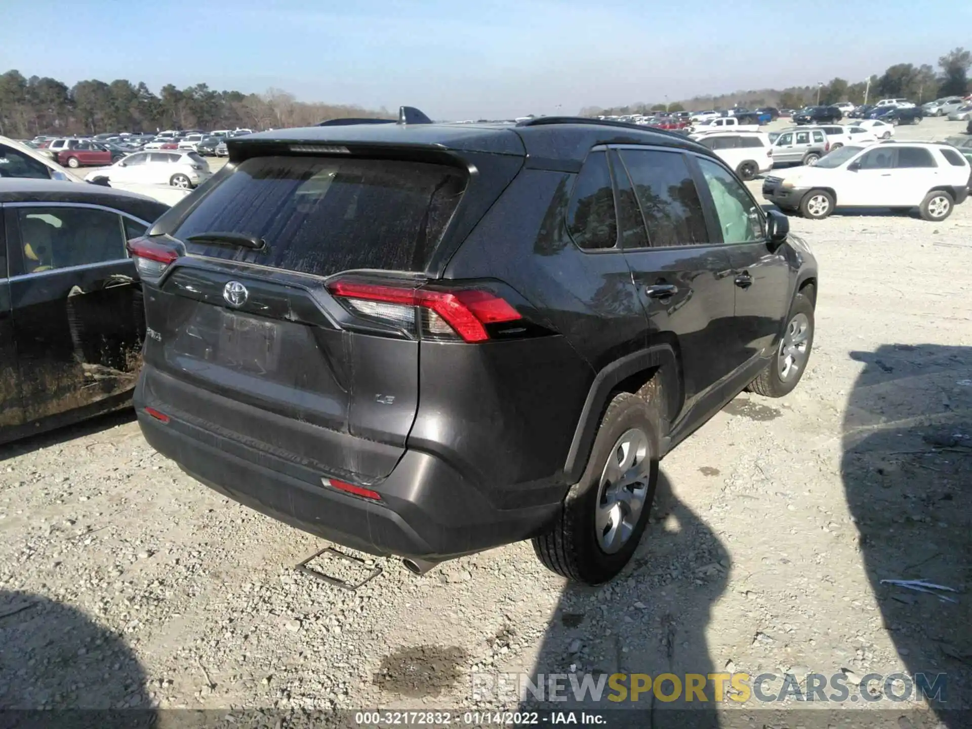 4 Photograph of a damaged car 2T3H1RFV9MW138662 TOYOTA RAV4 2021