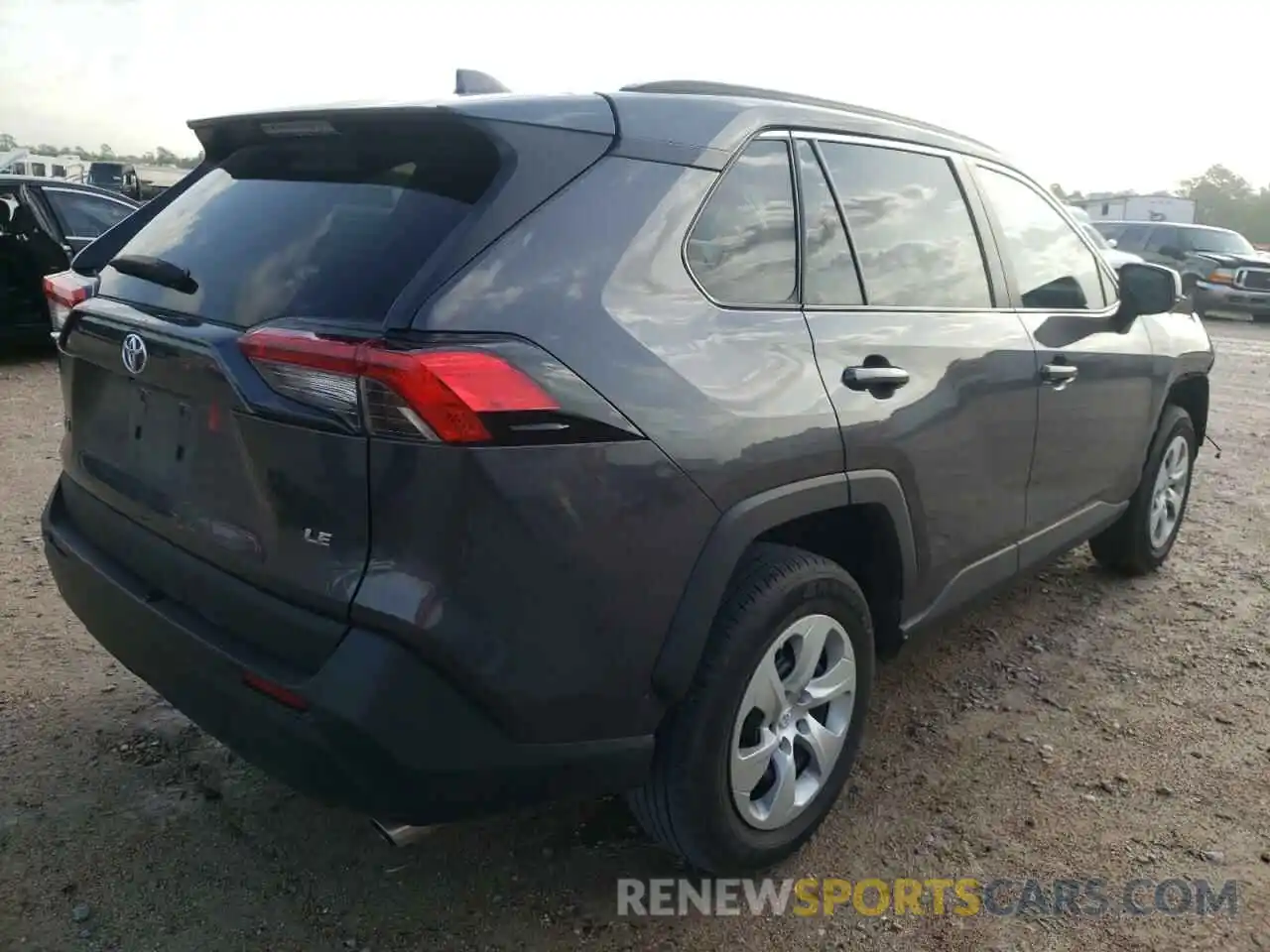 4 Photograph of a damaged car 2T3H1RFV9MW140041 TOYOTA RAV4 2021