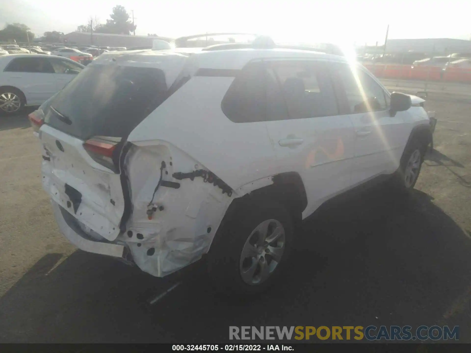 4 Photograph of a damaged car 2T3H1RFV9MW140816 TOYOTA RAV4 2021