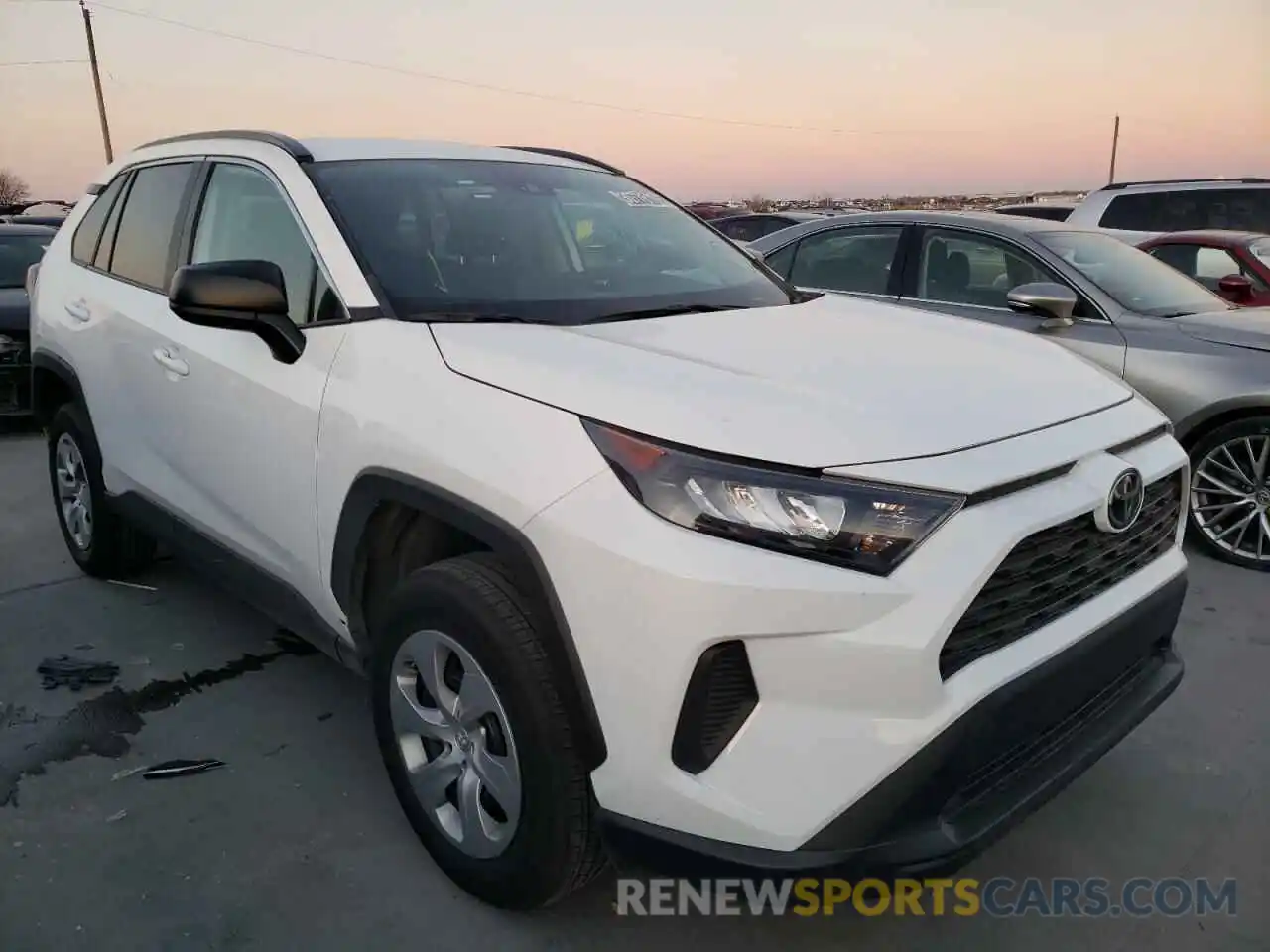 1 Photograph of a damaged car 2T3H1RFV9MW151458 TOYOTA RAV4 2021