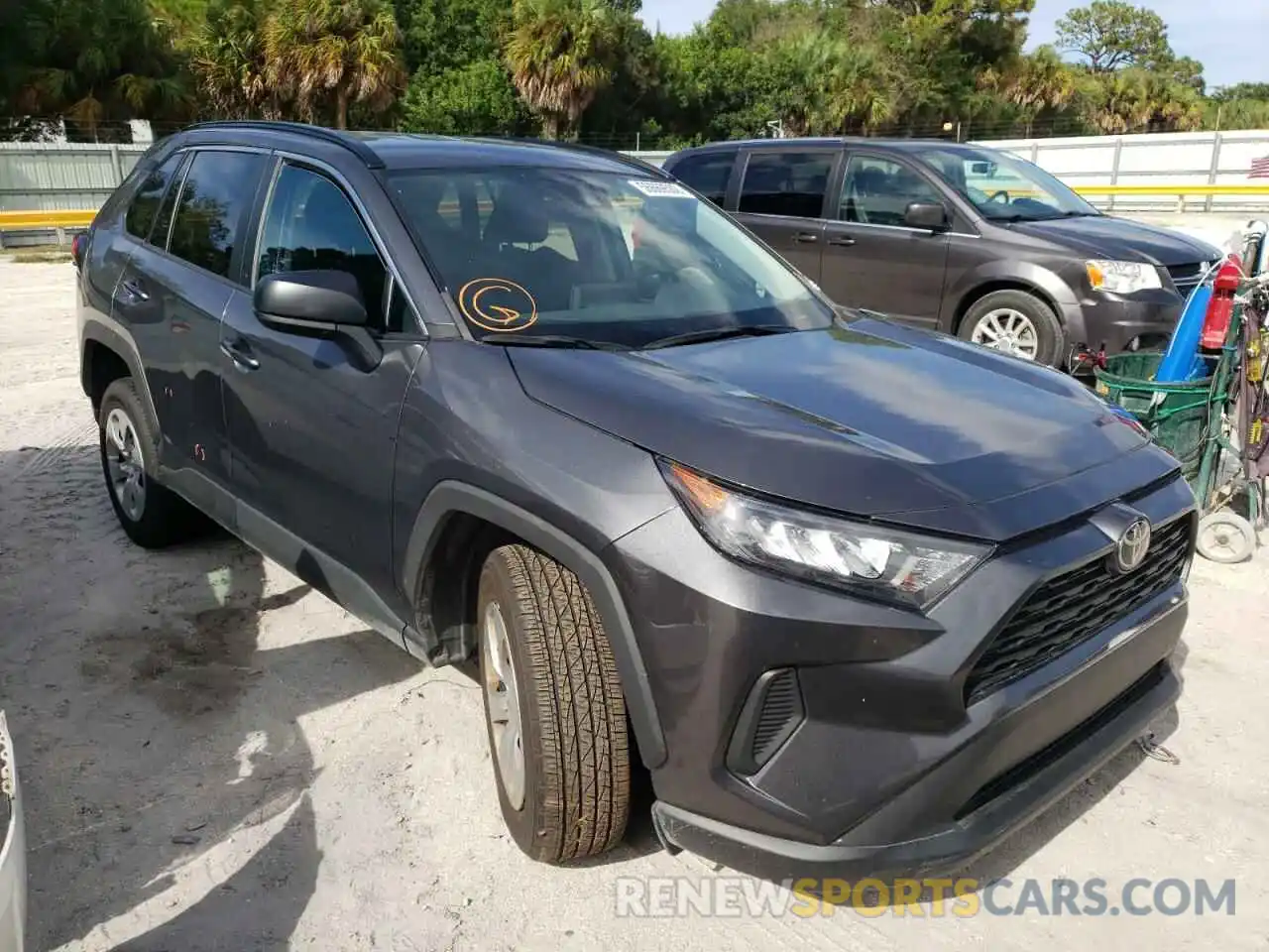 1 Photograph of a damaged car 2T3H1RFV9MW164808 TOYOTA RAV4 2021