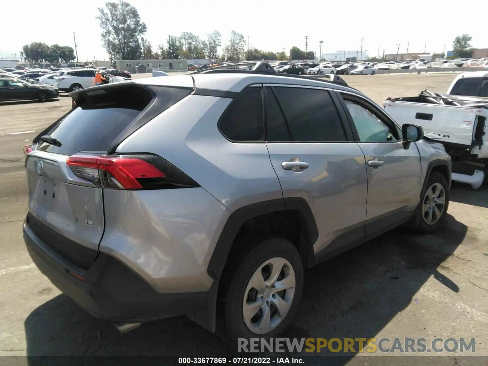 4 Photograph of a damaged car 2T3H1RFVXMC090400 TOYOTA RAV4 2021