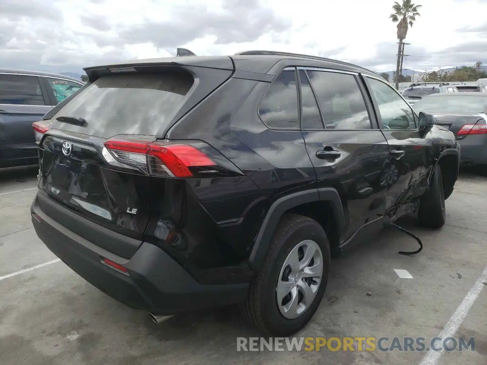 4 Photograph of a damaged car 2T3H1RFVXMC113514 TOYOTA RAV4 2021