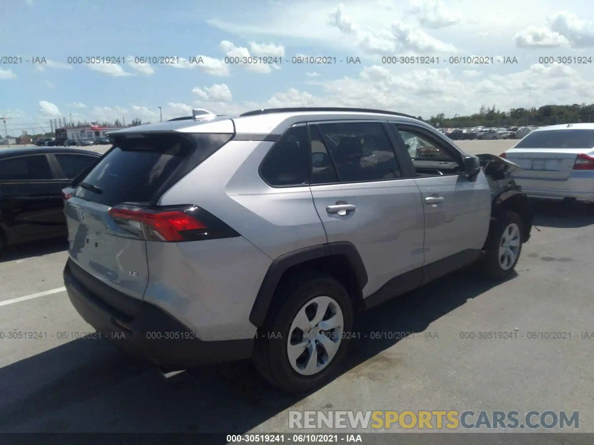 4 Photograph of a damaged car 2T3H1RFVXMC114467 TOYOTA RAV4 2021