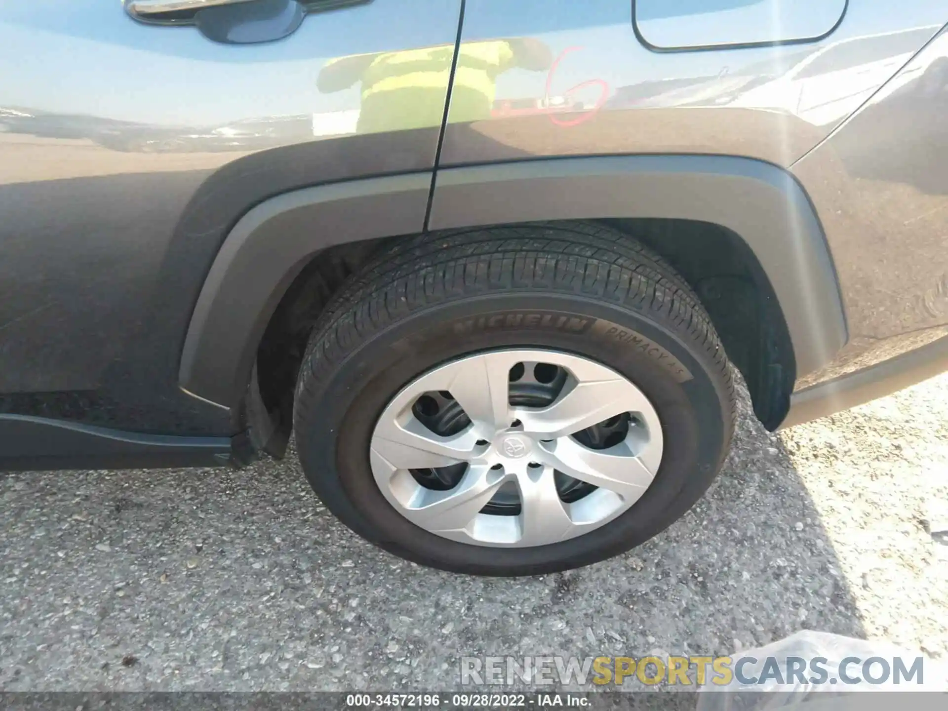 14 Photograph of a damaged car 2T3H1RFVXMC116011 TOYOTA RAV4 2021