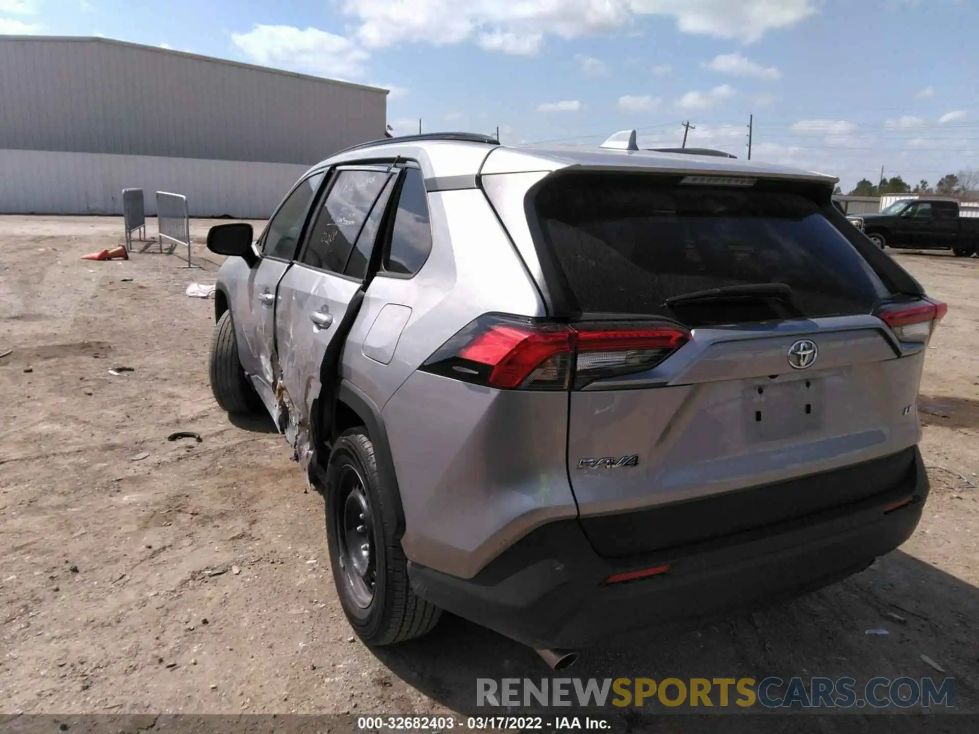 3 Photograph of a damaged car 2T3H1RFVXMC133553 TOYOTA RAV4 2021