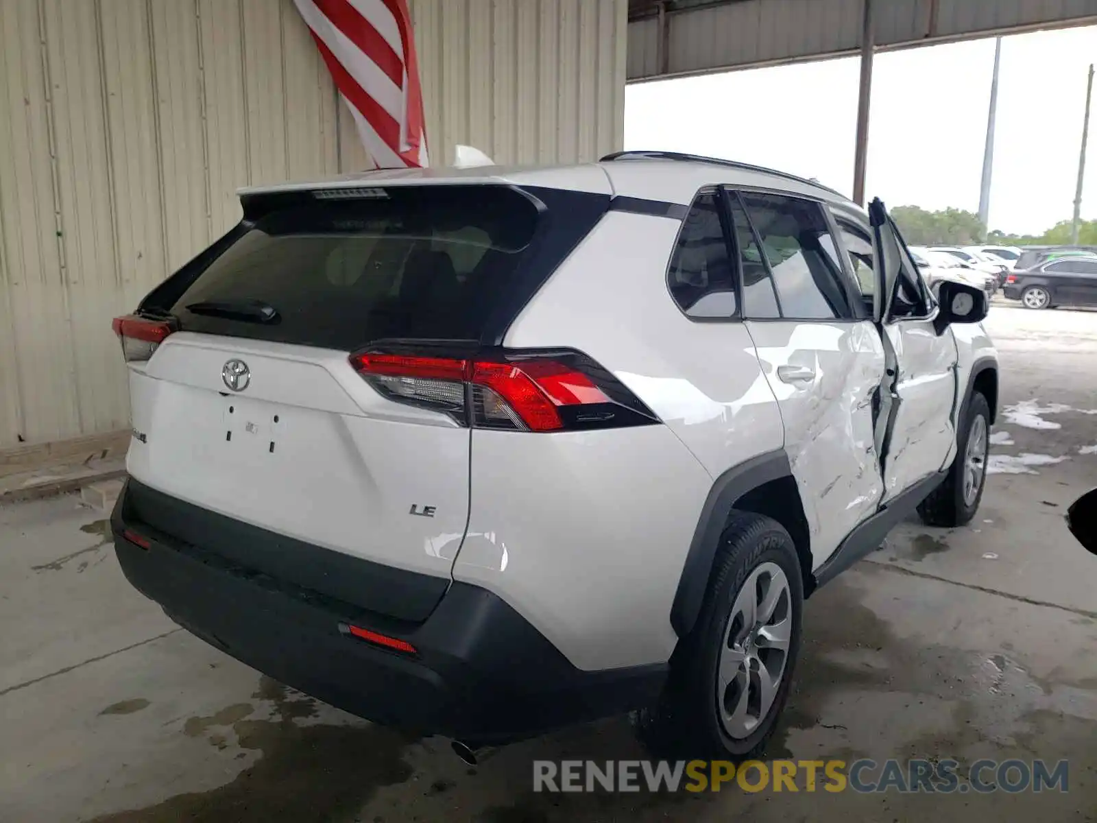 4 Photograph of a damaged car 2T3H1RFVXMC136386 TOYOTA RAV4 2021