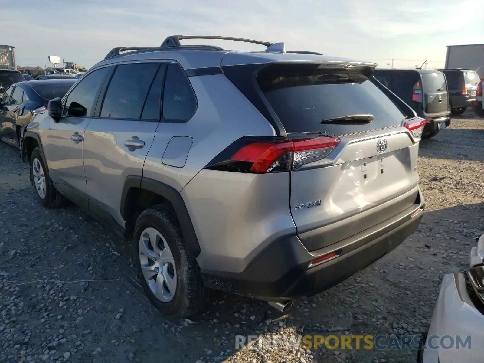 3 Фотография поврежденного автомобиля 2T3H1RFVXMW105203 TOYOTA RAV4 2021