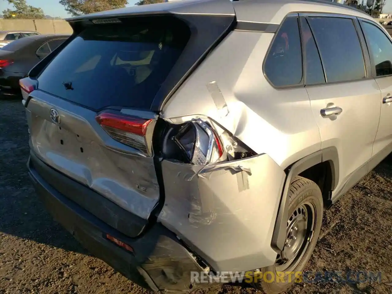 9 Photograph of a damaged car 2T3H1RFVXMW123300 TOYOTA RAV4 2021