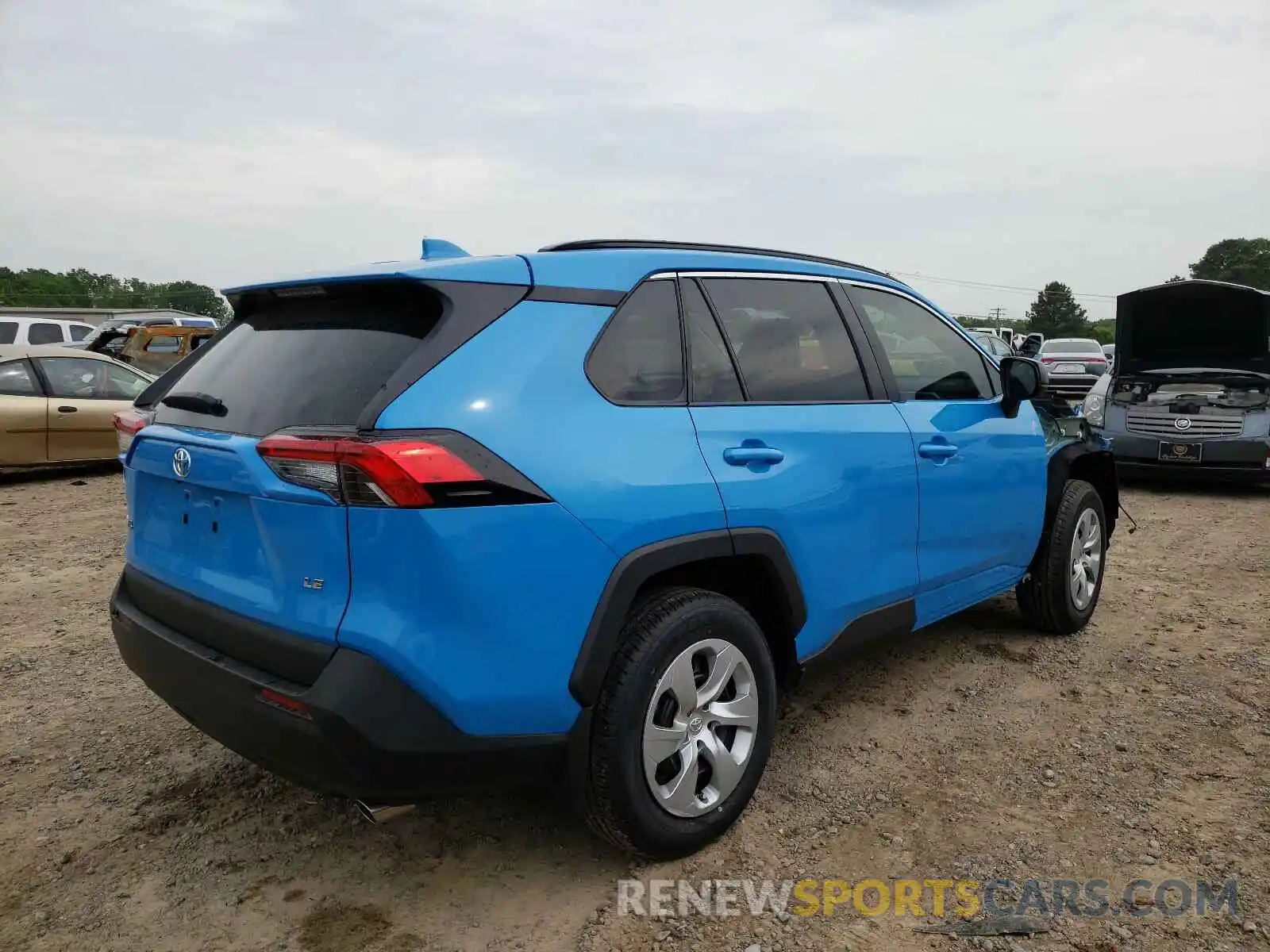 4 Photograph of a damaged car 2T3H1RFVXMW136483 TOYOTA RAV4 2021