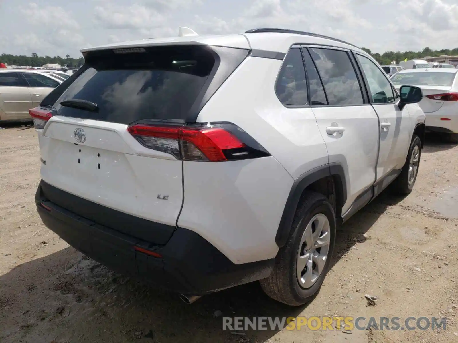 4 Photograph of a damaged car 2T3H1RFVXMW142462 TOYOTA RAV4 2021