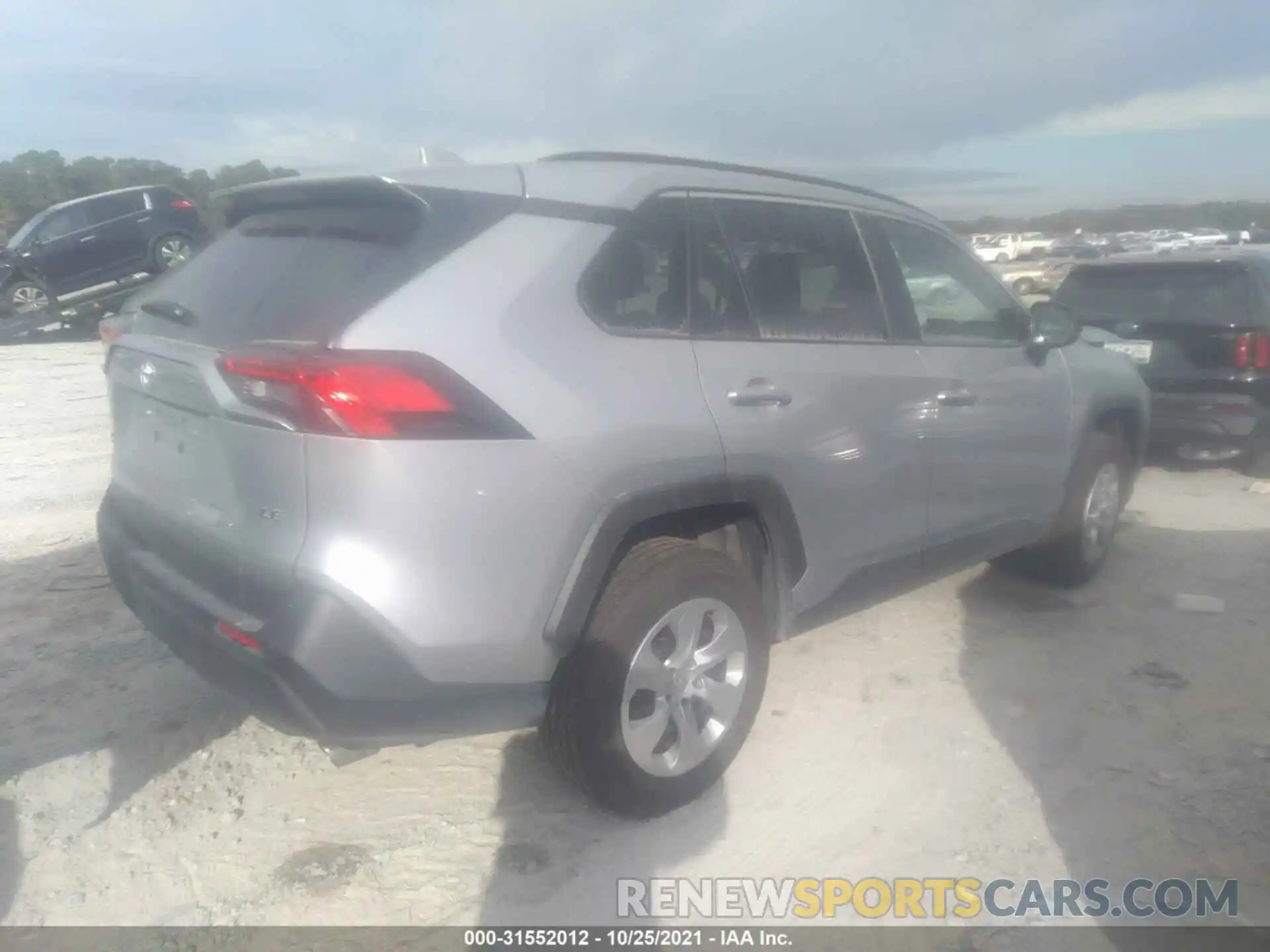 4 Photograph of a damaged car 2T3H1RFVXMW142638 TOYOTA RAV4 2021