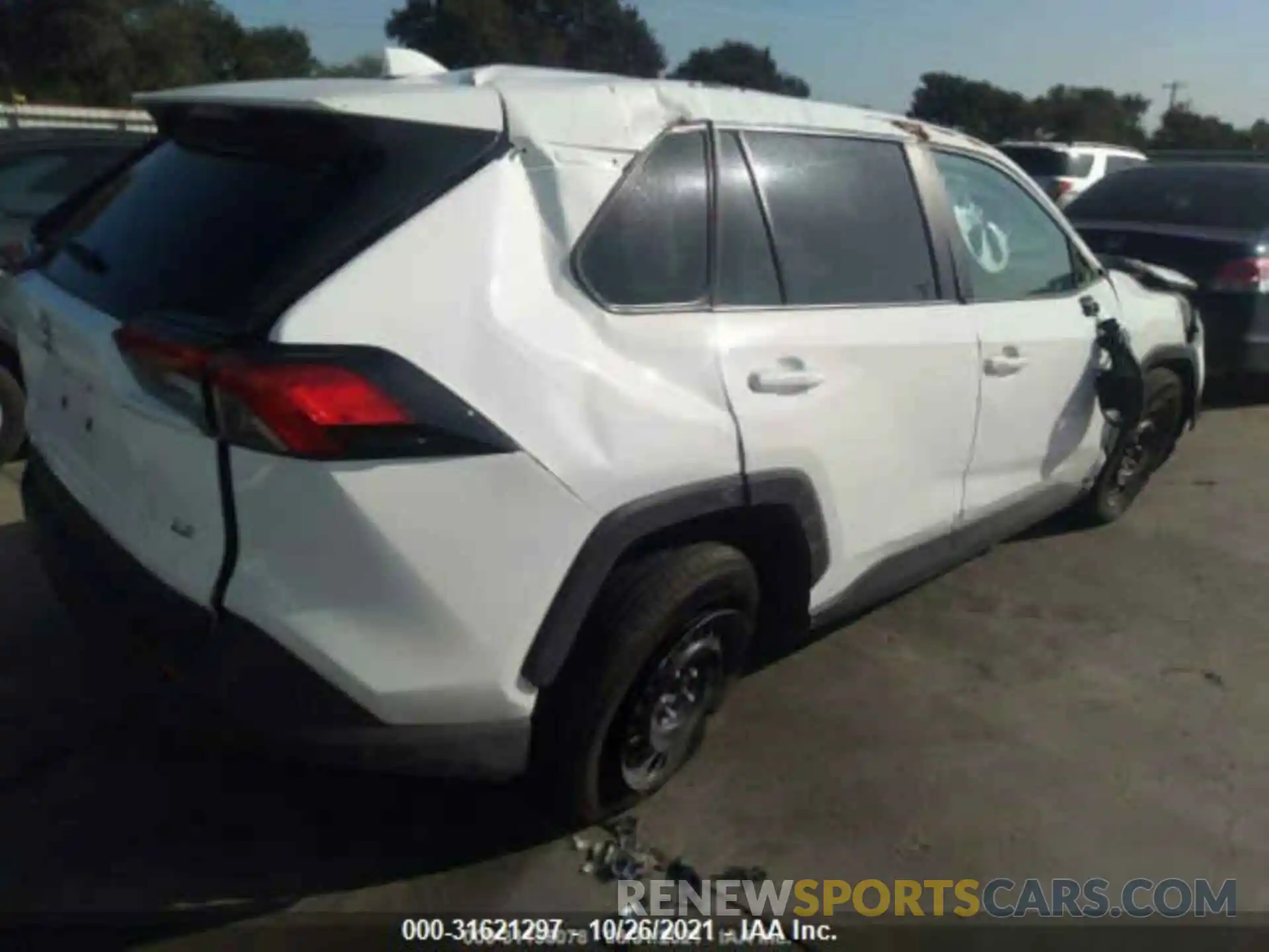 4 Photograph of a damaged car 2T3H1RFVXMW151128 TOYOTA RAV4 2021