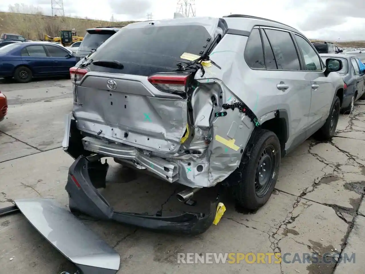 4 Photograph of a damaged car 2T3H1RFVXMW160220 TOYOTA RAV4 2021