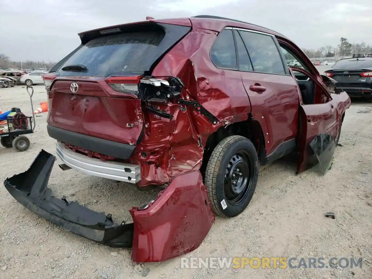 4 Photograph of a damaged car 2T3H1RFVXMW162100 TOYOTA RAV4 2021