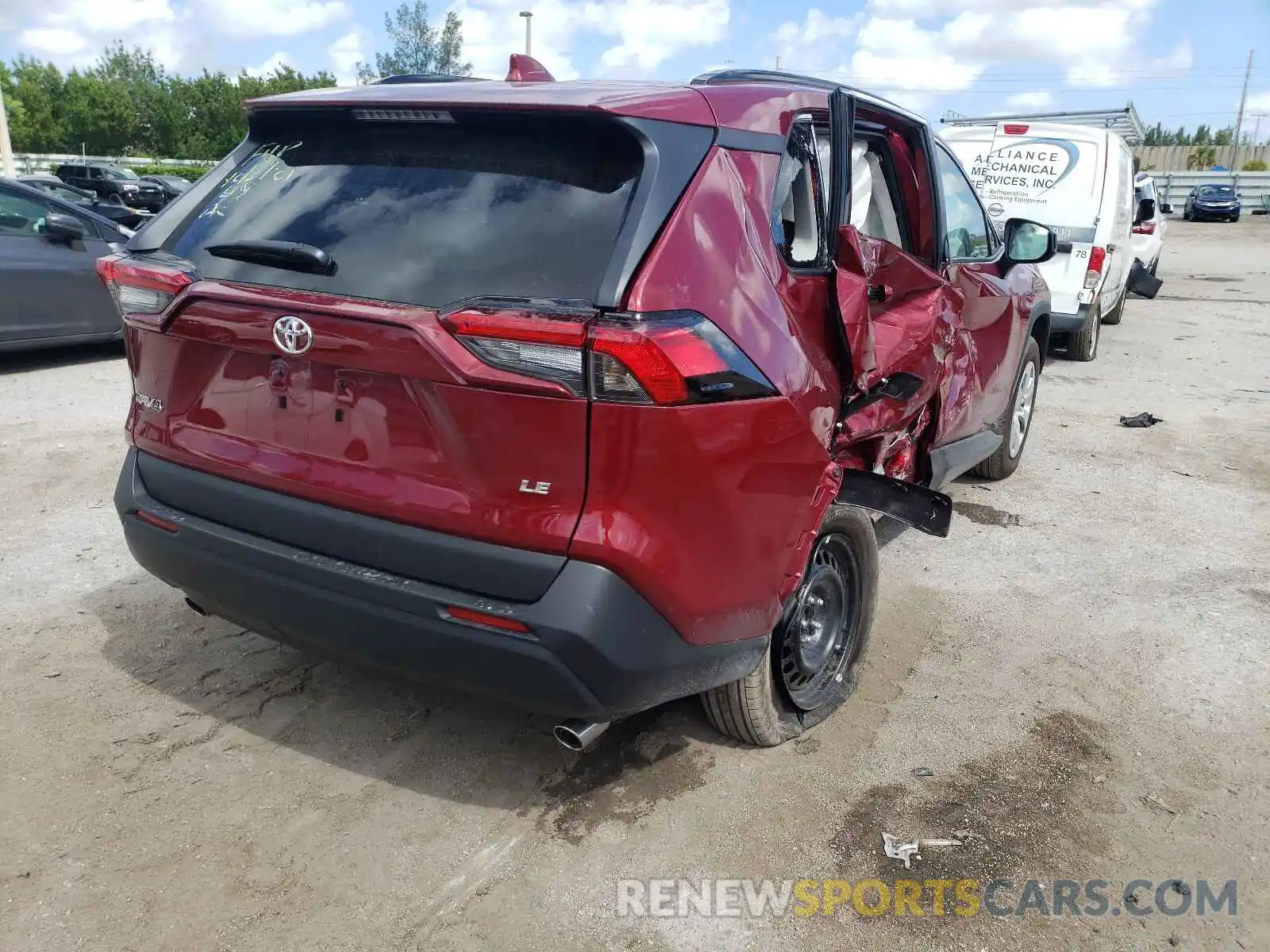 4 Photograph of a damaged car 2T3H1RFVXMW167314 TOYOTA RAV4 2021