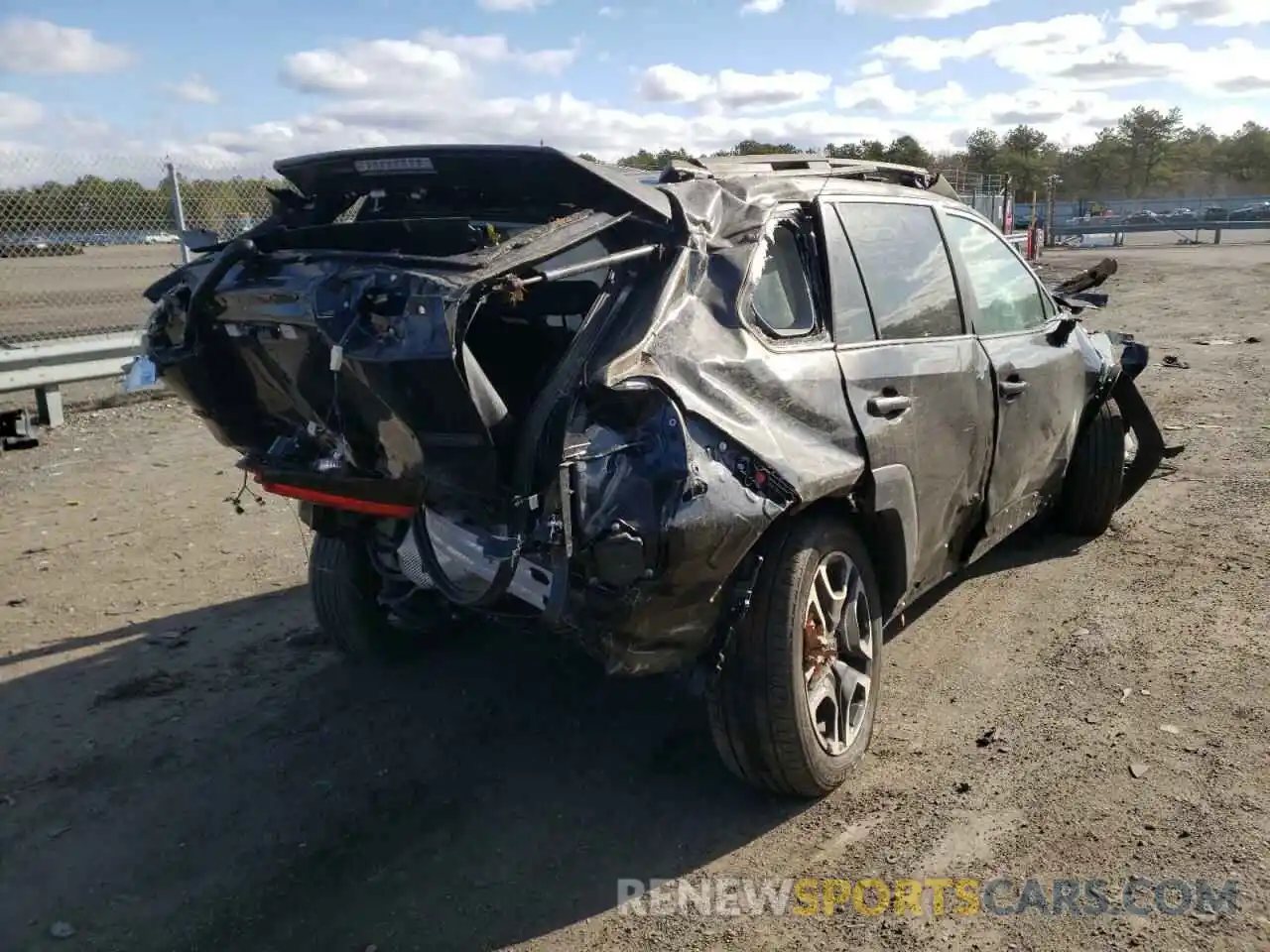 4 Photograph of a damaged car 2T3J1RFV0MW162186 TOYOTA RAV4 2021