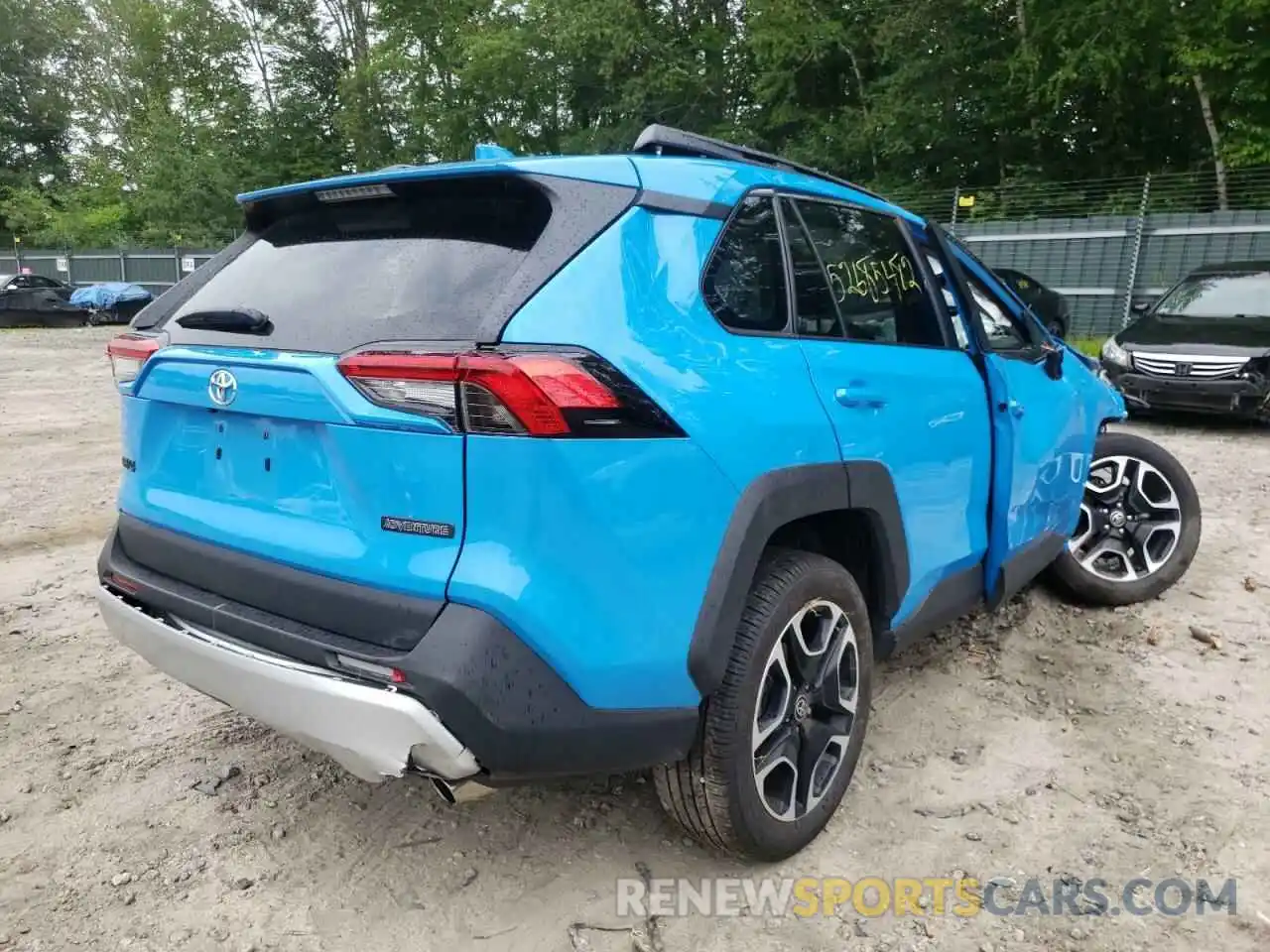 4 Photograph of a damaged car 2T3J1RFV0MW225092 TOYOTA RAV4 2021