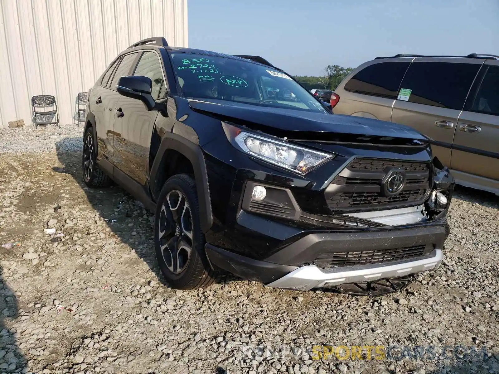 1 Photograph of a damaged car 2T3J1RFV2MW162724 TOYOTA RAV4 2021